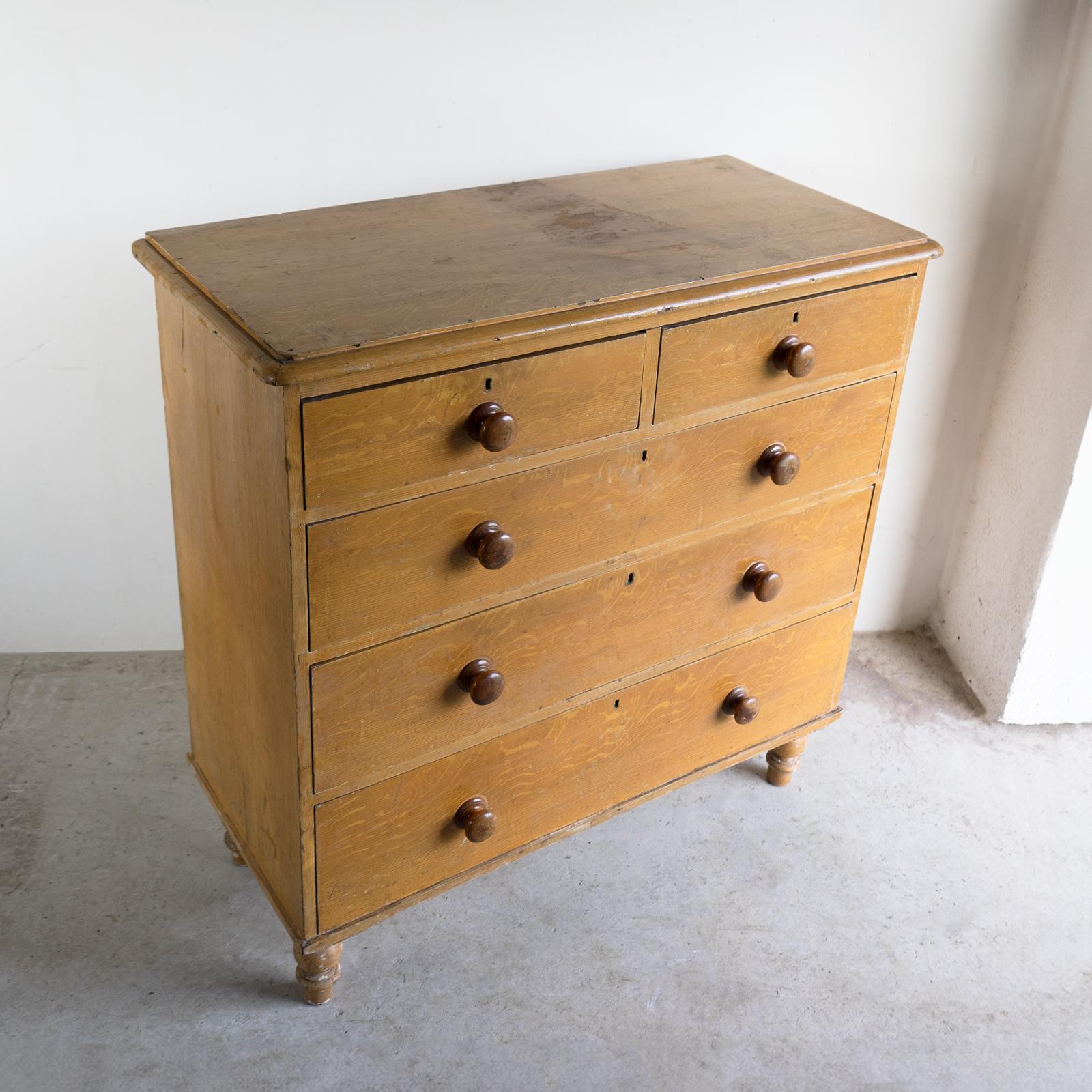 XIXe siècle Ancienne commode victorienne en pin peint, peinture d'origine, milieu du 19e siècle en vente