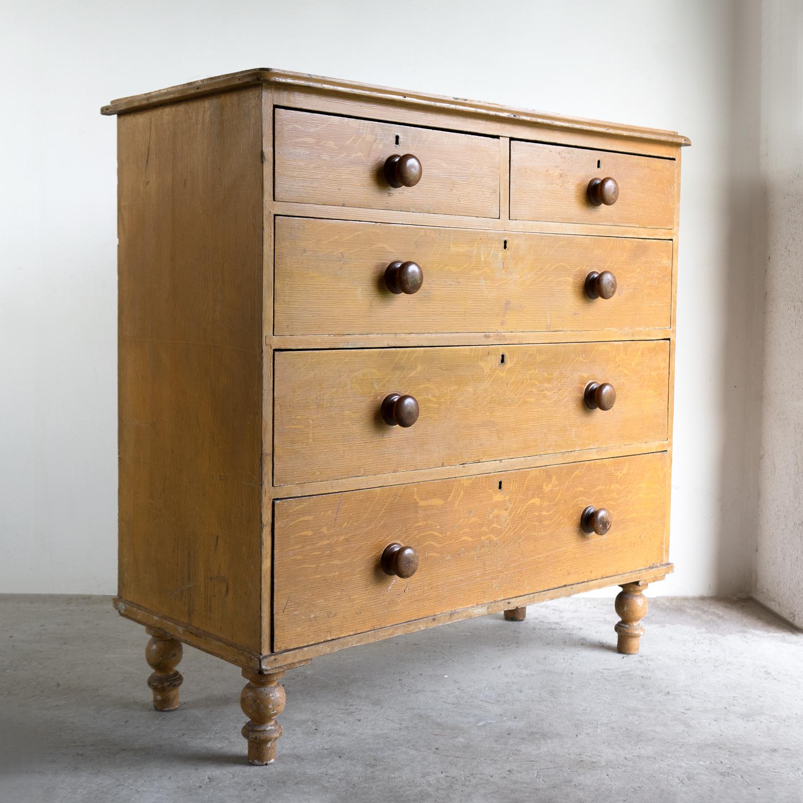 Ancienne commode victorienne en pin peint, peinture d'origine, milieu du 19e siècle en vente 1