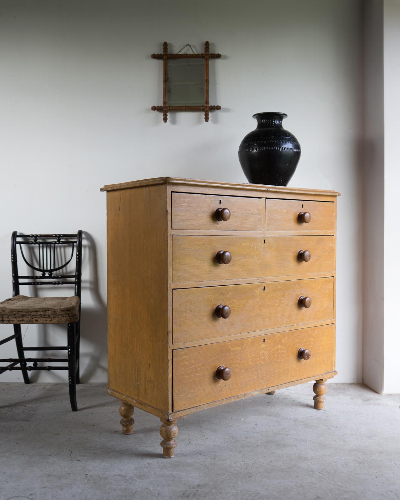 Ancienne commode victorienne en pin peint, peinture d'origine, milieu du 19e siècle en vente 2