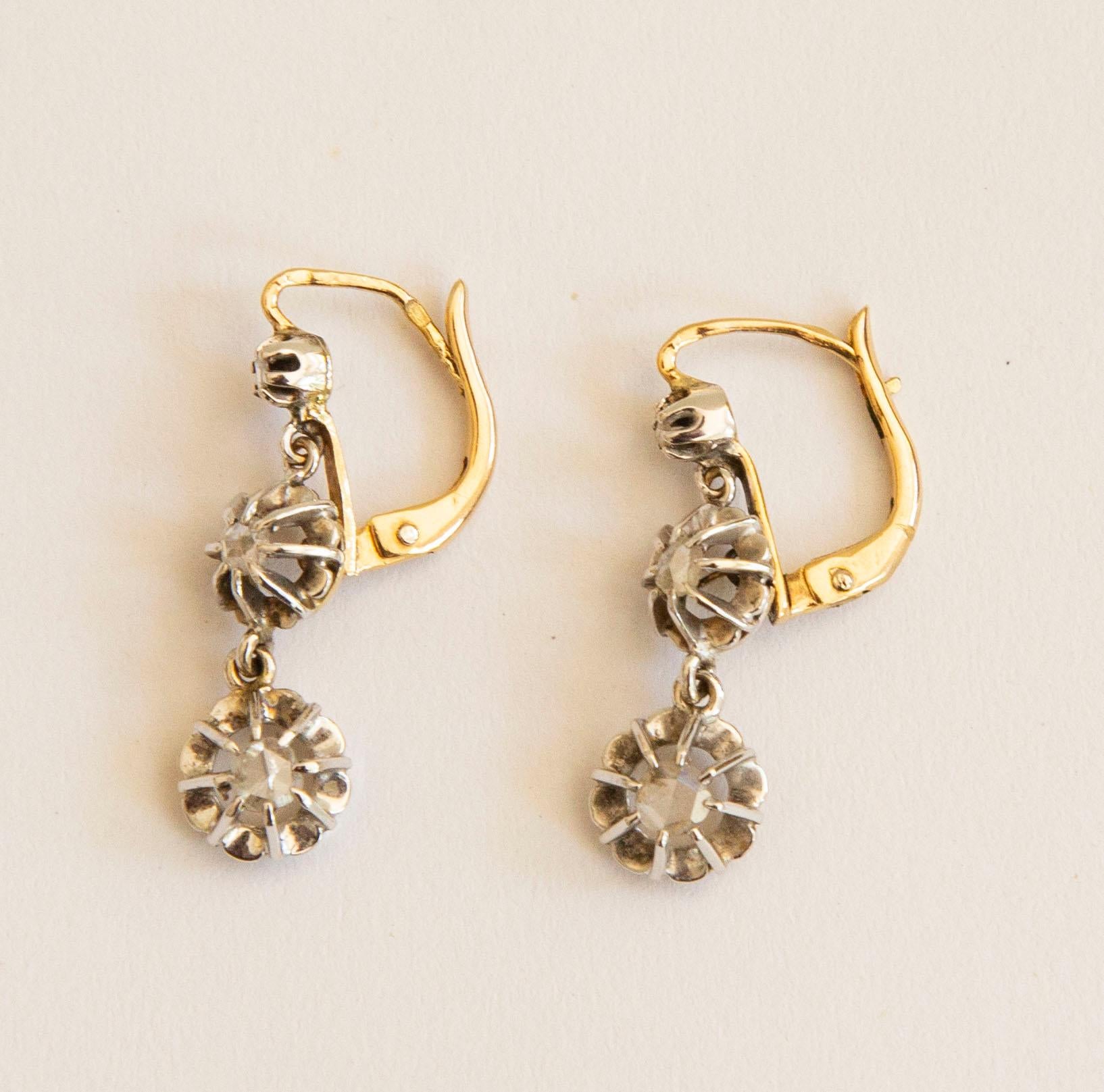 Antique Victorian Pair of 14 Karat Gold Drop Earrings with Rose Cut Diamonds In Good Condition For Sale In Arnhem, NL