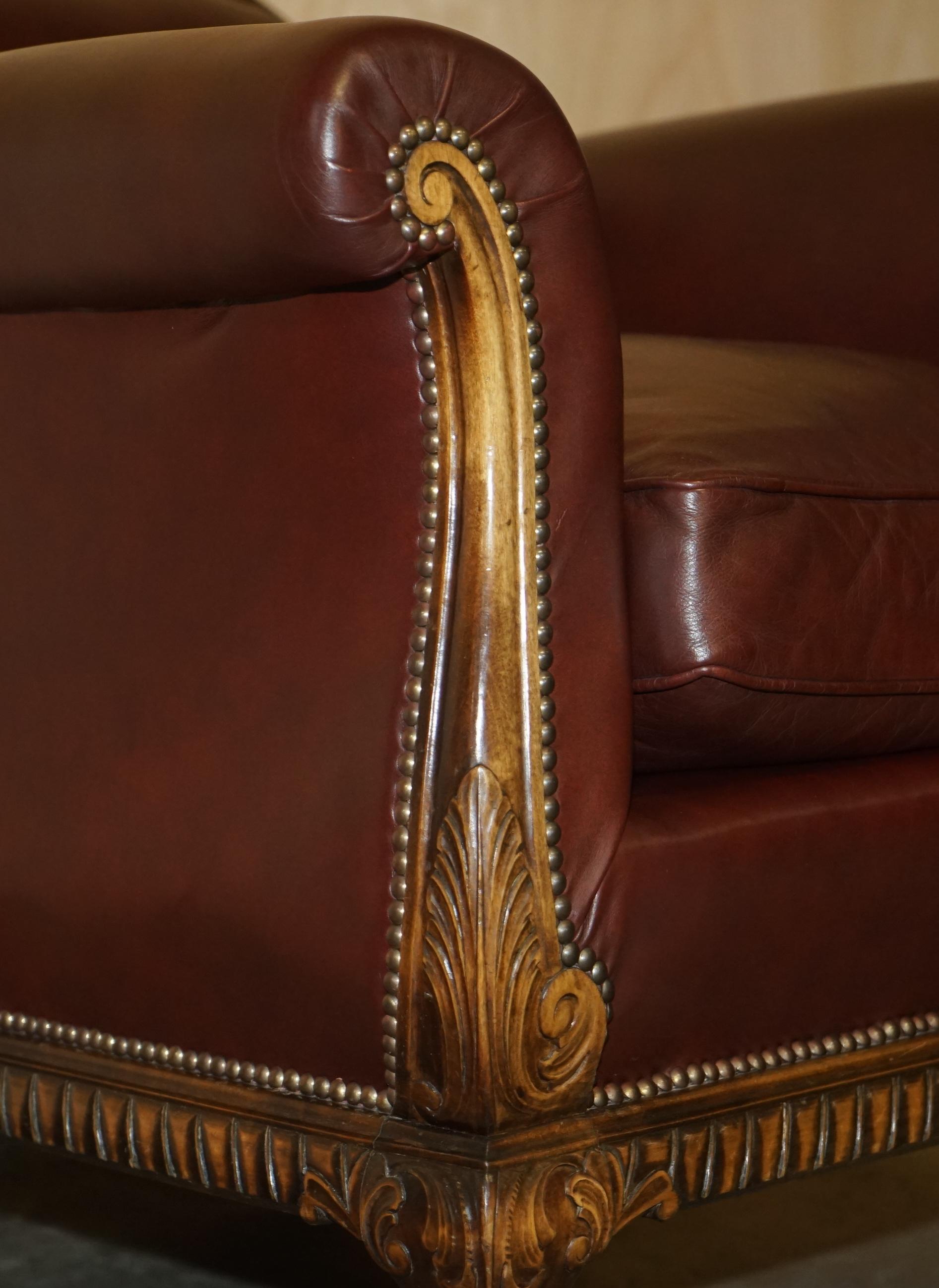 Antikes viktorianisches Paar Clubsessel aus braunem Leder mit Klauen- und Kugelfüßen aus Nussbaumholz im Angebot 5