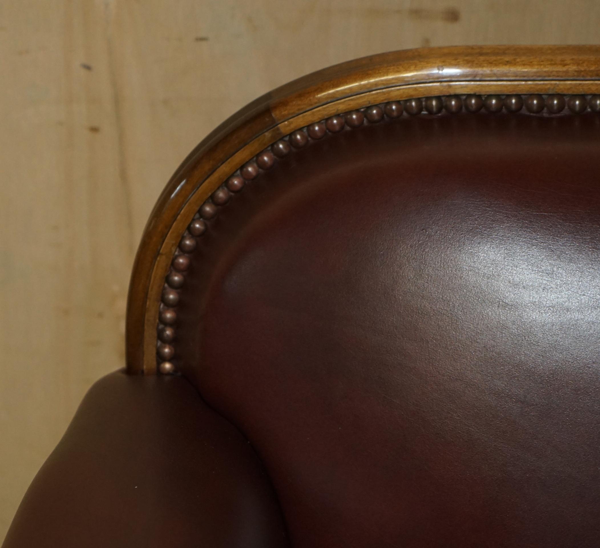 Hand-Crafted Antique Victorian Pair of Claw & Ball Feet Brown Leather Walnut Club Armchairs For Sale