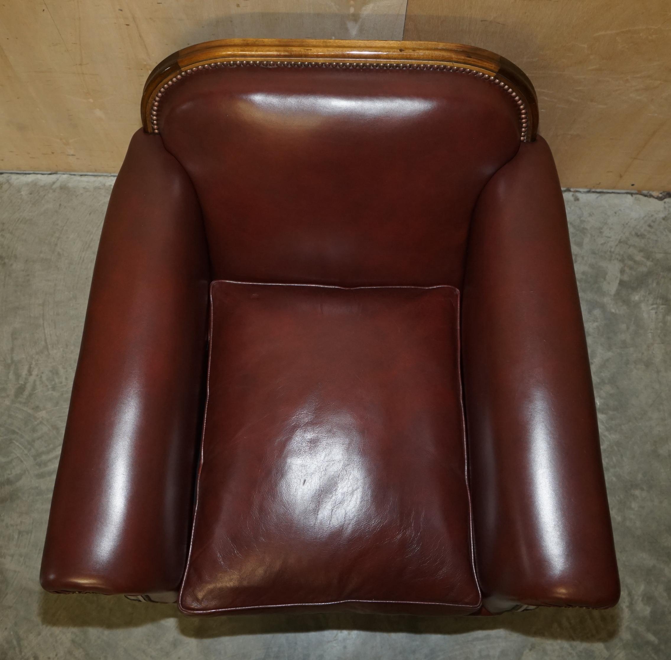 Late 19th Century Antique Victorian Pair of Claw & Ball Feet Brown Leather Walnut Club Armchairs For Sale