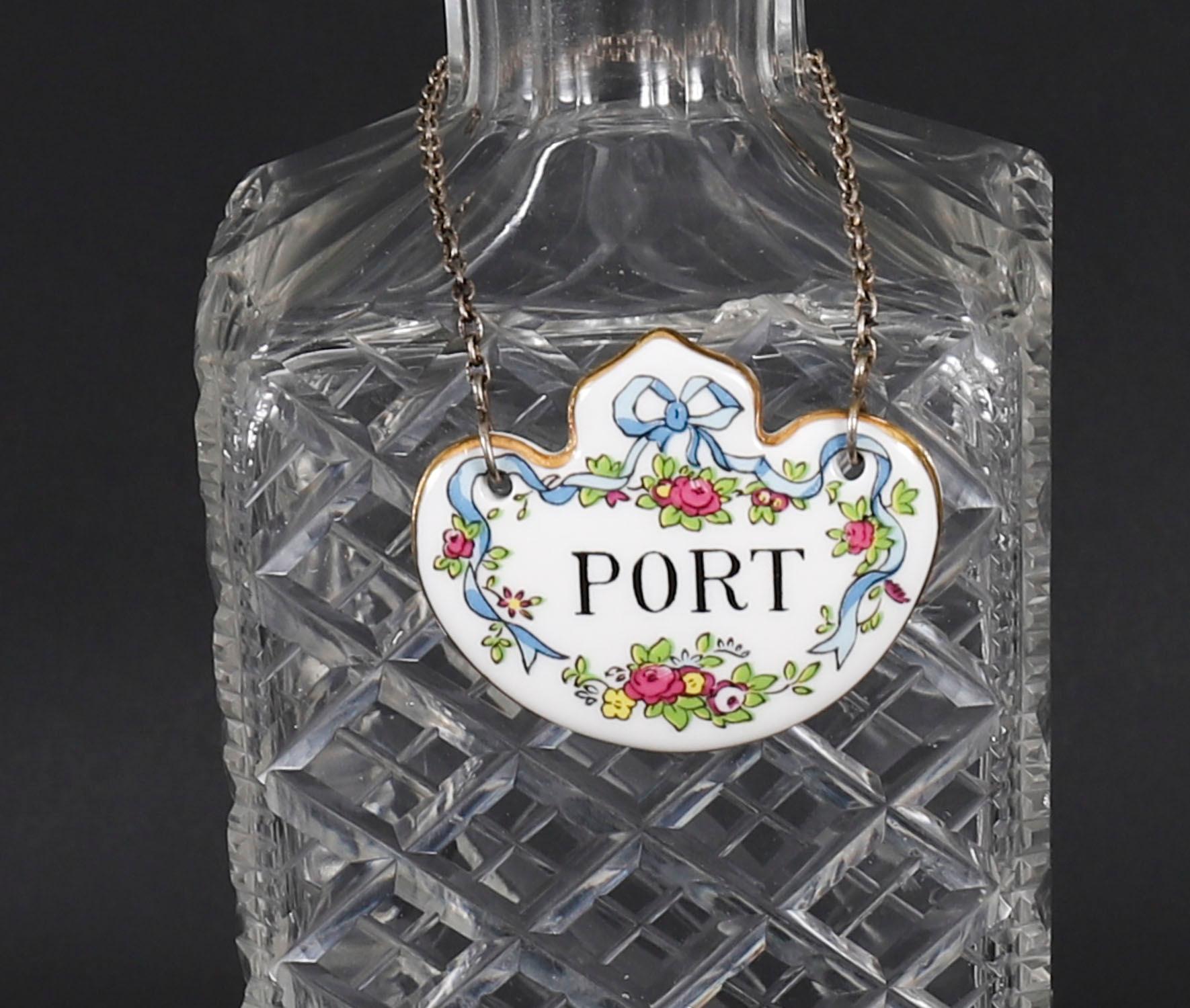 Ancienne paire victorienne de carafes à décanter en cristal taillé en forme d'ongle Circa 1880 19ème siècle en vente 5