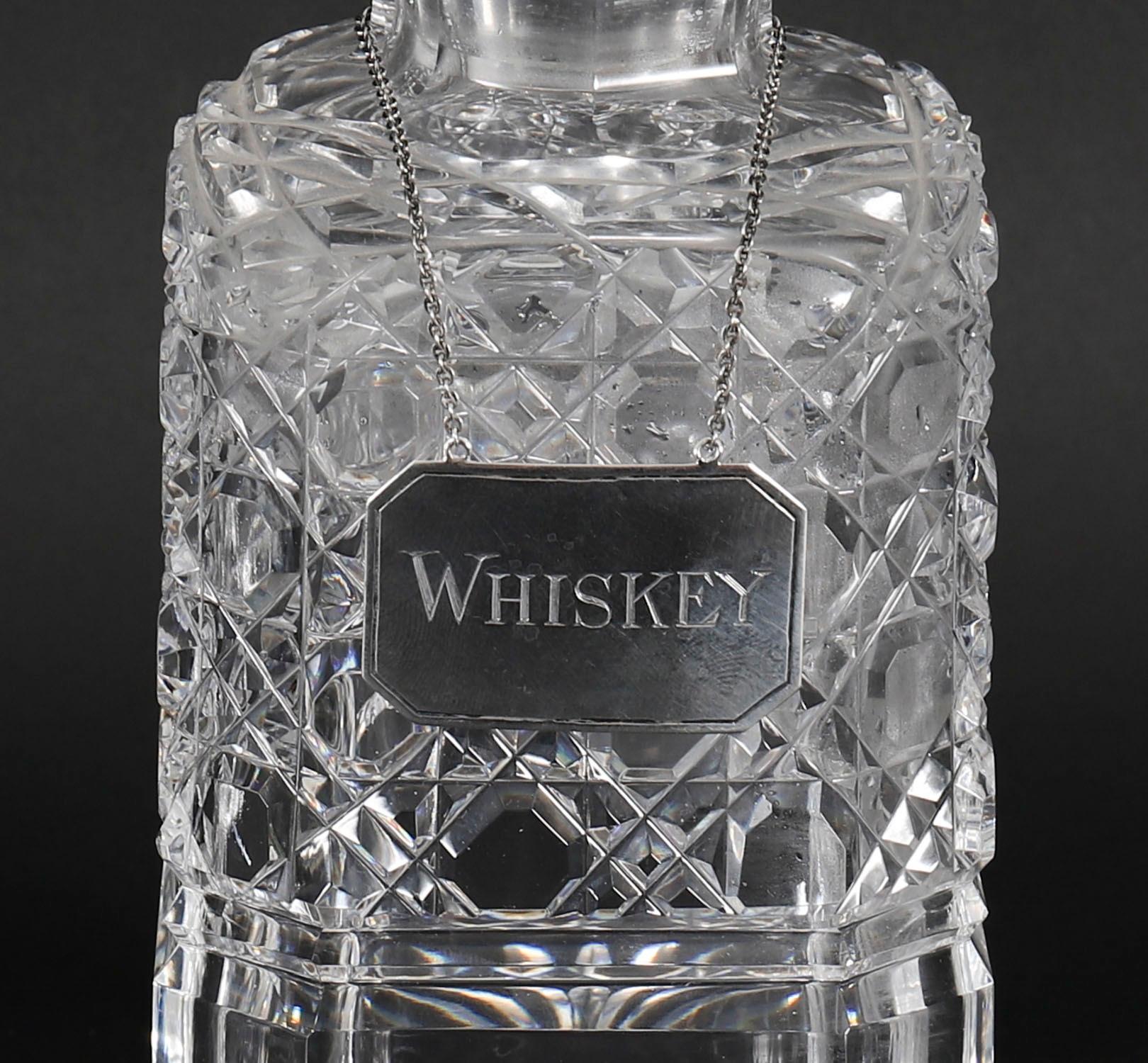 Ancienne paire victorienne de carafes à décanter en cristal taillé en forme d'ongle Circa 1880 19ème siècle en vente 7