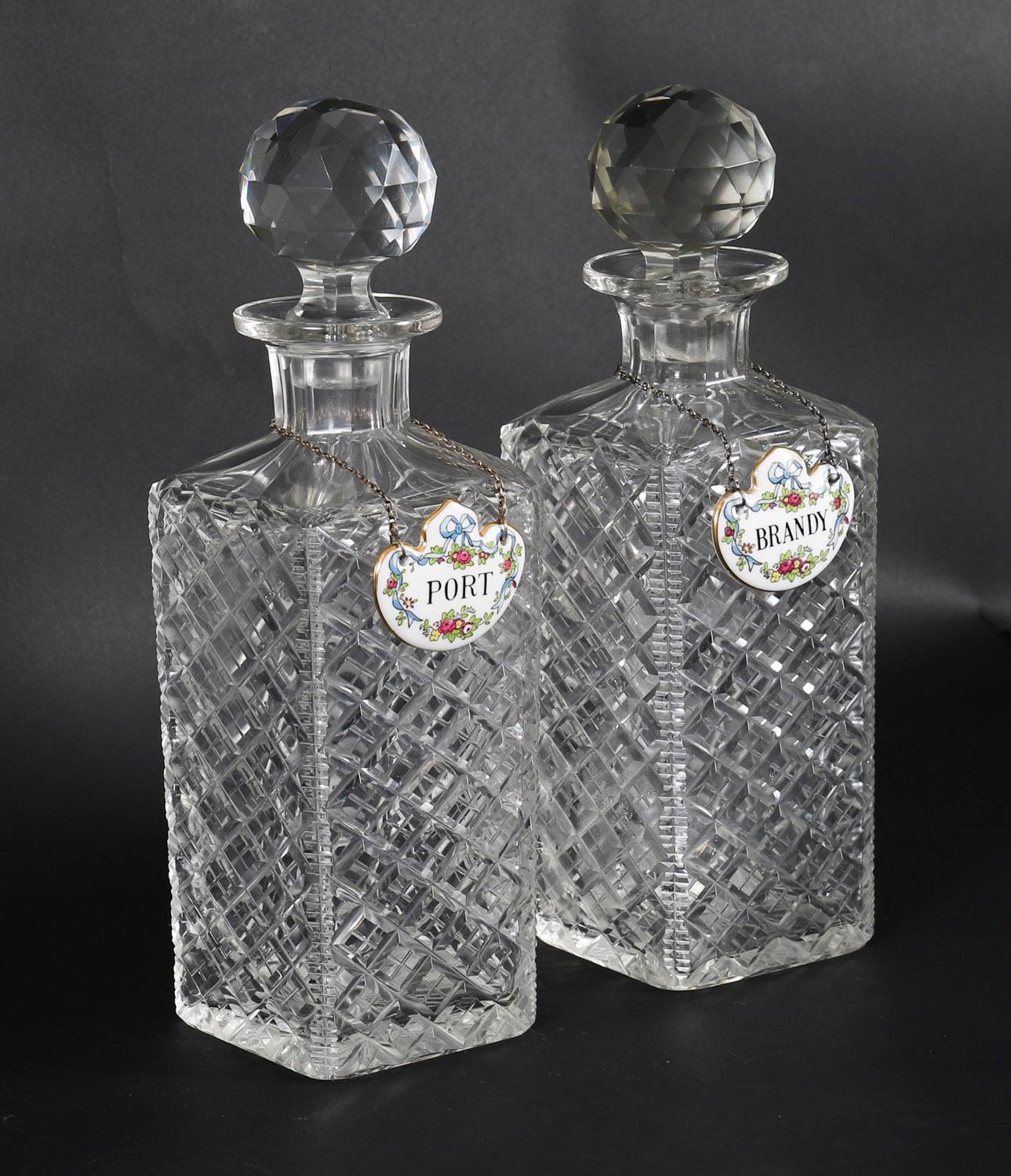 Ancienne paire victorienne de carafes à décanter en cristal taillé en forme d'ongle Circa 1880 19ème siècle en vente 7