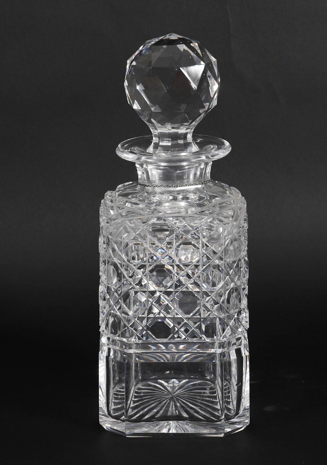 Ancienne paire victorienne de carafes à décanter en cristal taillé en forme d'ongle Circa 1880 19ème siècle en vente 8