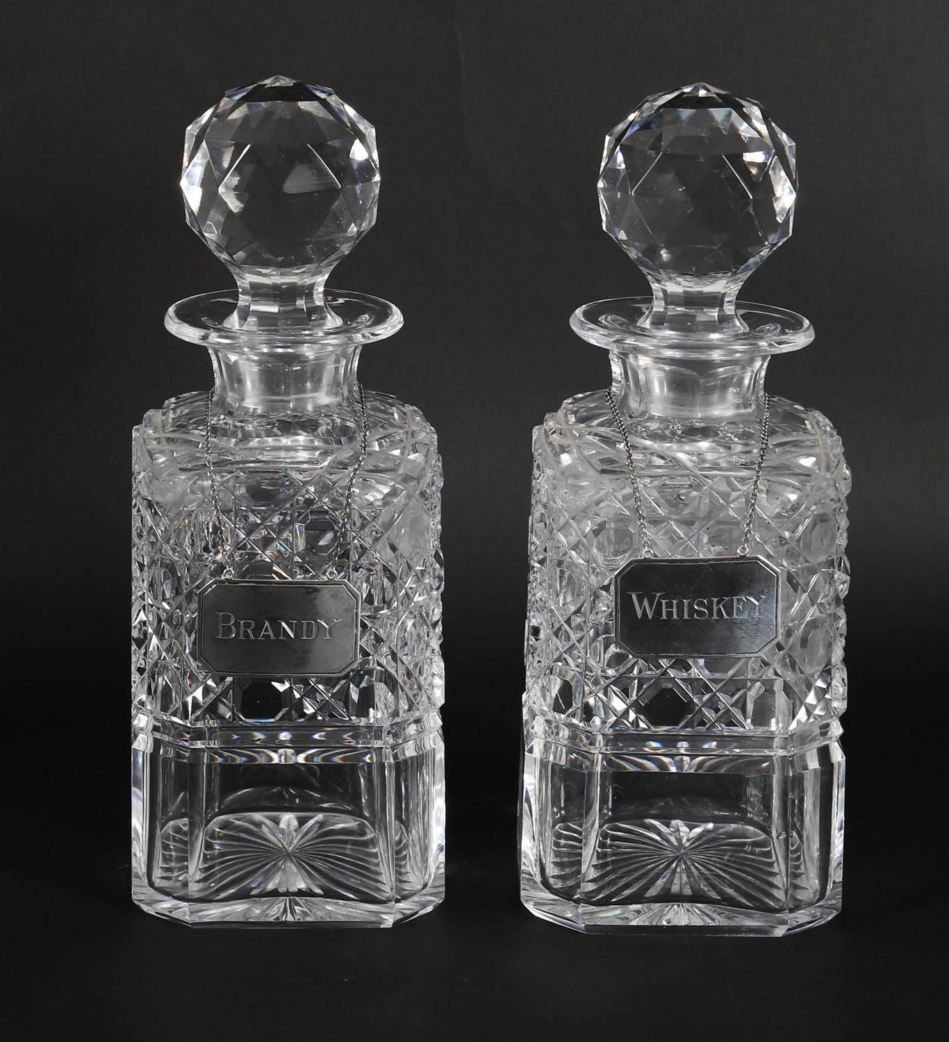 Ancienne paire victorienne de carafes à décanter en cristal taillé en forme d'ongle Circa 1880 19ème siècle en vente 10