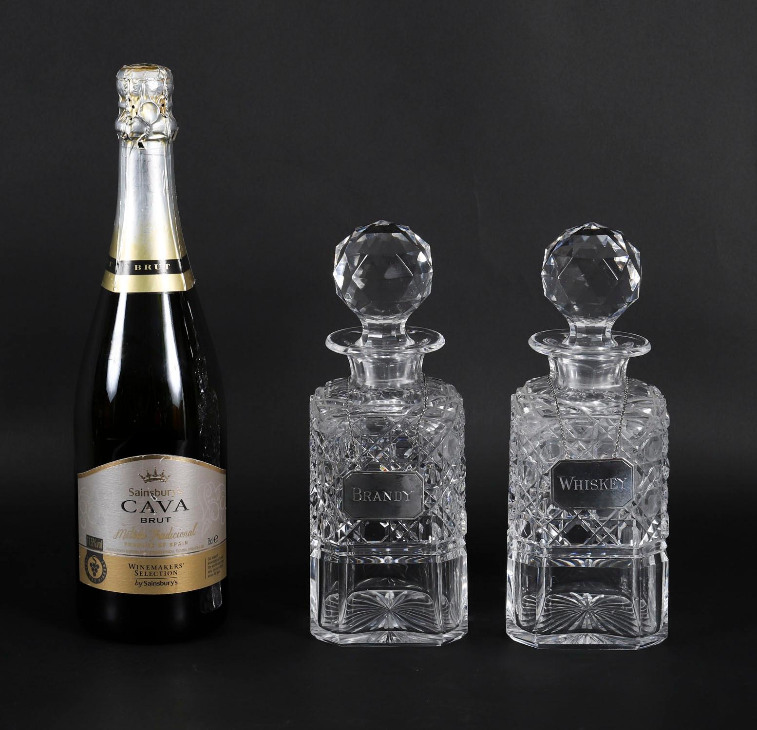 Ancienne paire victorienne de carafes à décanter en cristal taillé en forme d'ongle Circa 1880 19ème siècle en vente 11