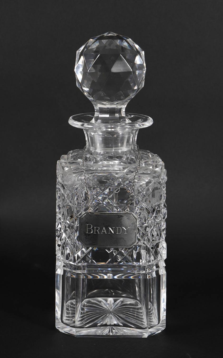 Victorien Ancienne paire victorienne de carafes à décanter en cristal taillé en forme d'ongle Circa 1880 19ème siècle en vente