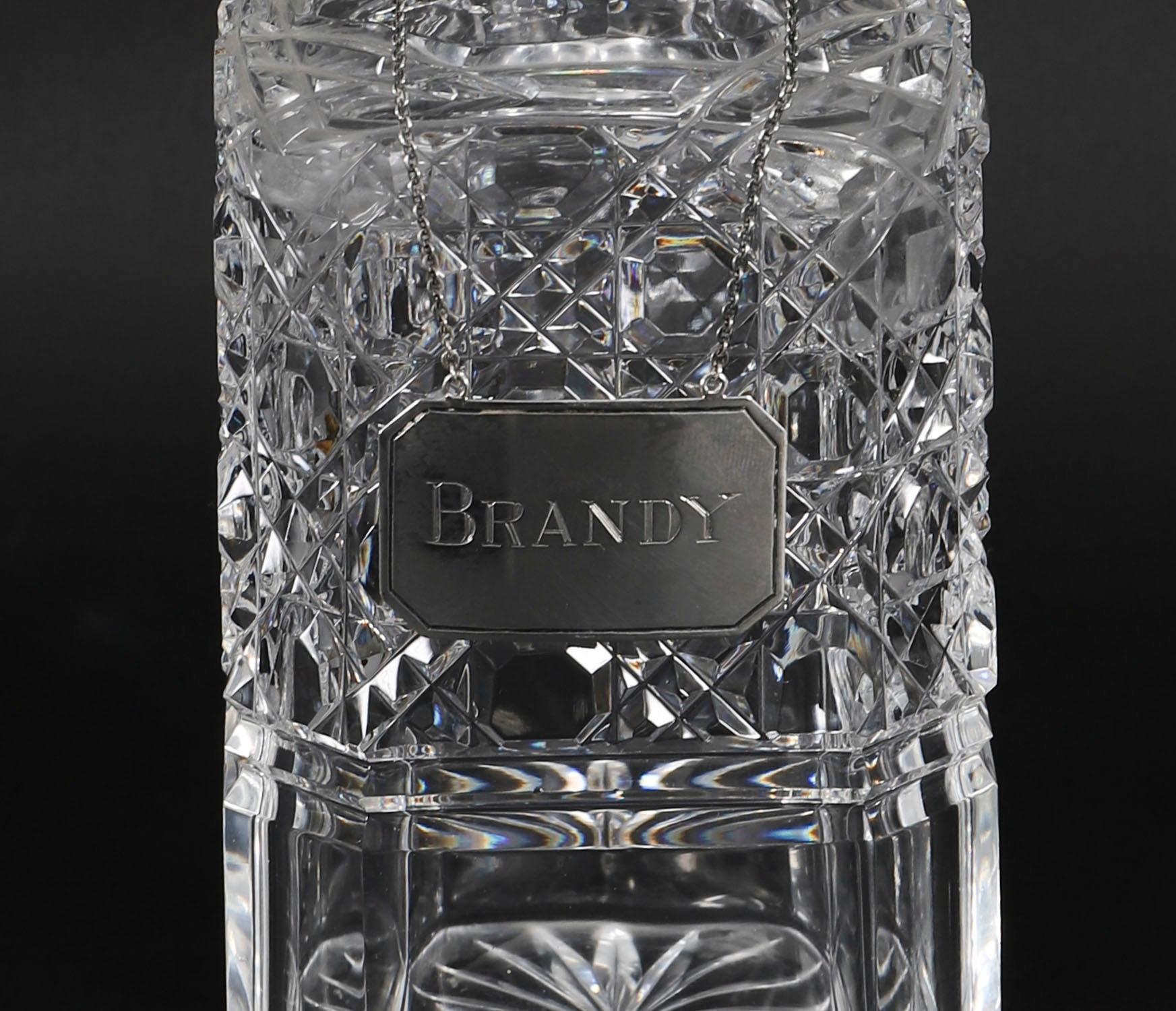 Ancienne paire victorienne de carafes à décanter en cristal taillé en forme d'ongle Circa 1880 19ème siècle Bon état - En vente à London, GB