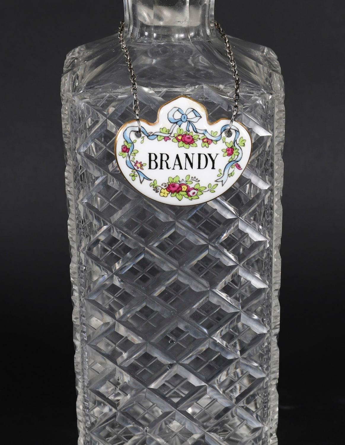 Ancienne paire victorienne de carafes à décanter en cristal taillé en forme d'ongle Circa 1880 19ème siècle Bon état - En vente à London, GB