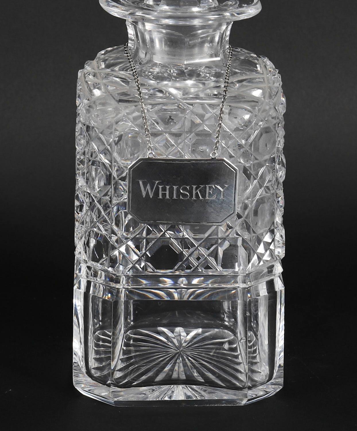 Verre Ancienne paire victorienne de carafes à décanter en cristal taillé en forme d'ongle Circa 1880 19ème siècle en vente