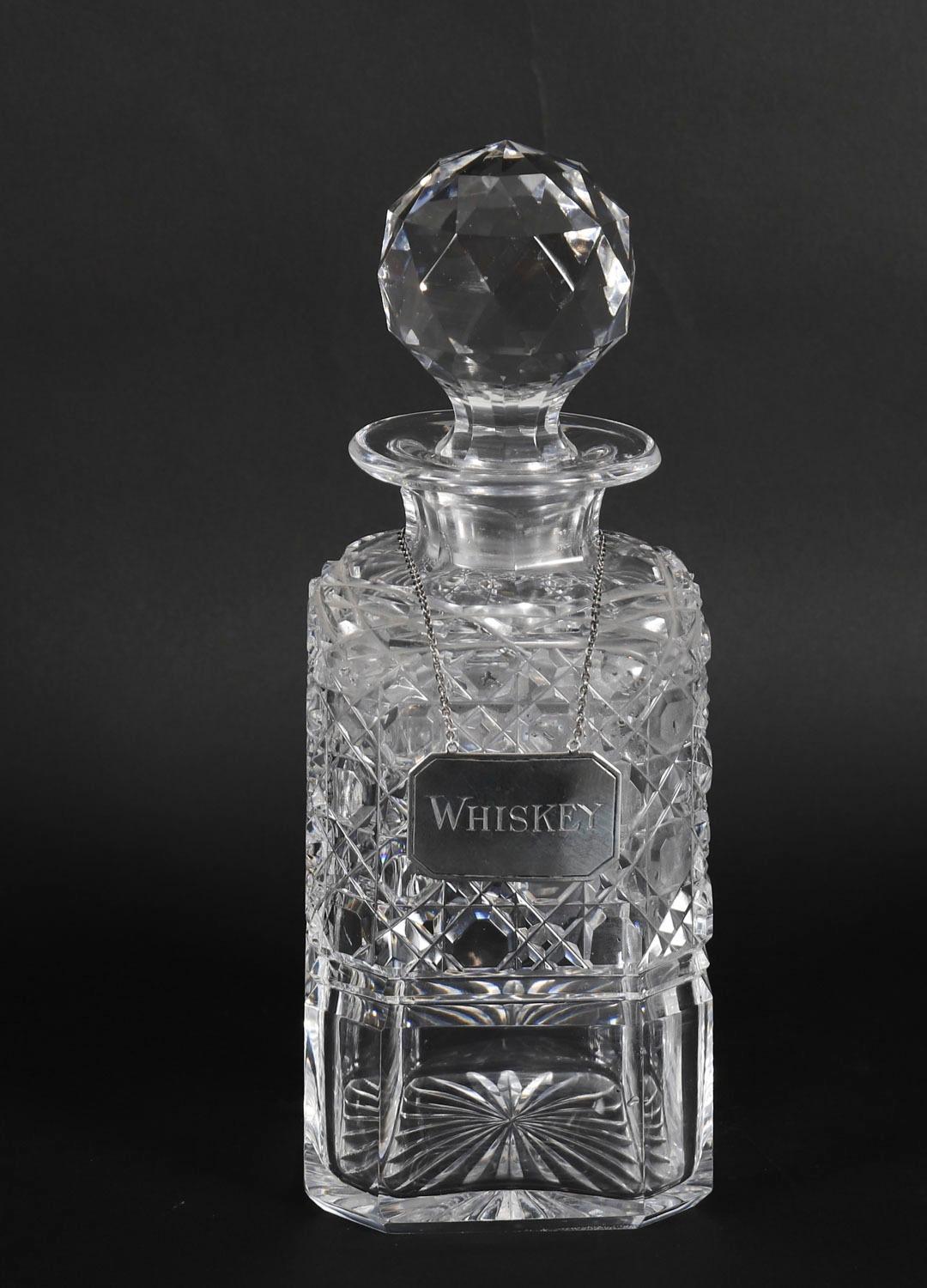 Ancienne paire victorienne de carafes à décanter en cristal taillé en forme d'ongle Circa 1880 19ème siècle en vente 1