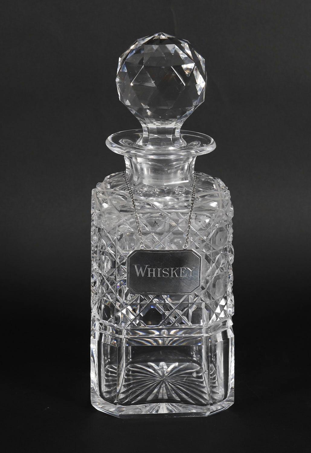 Ancienne paire victorienne de carafes à décanter en cristal taillé en forme d'ongle Circa 1880 19ème siècle en vente 2