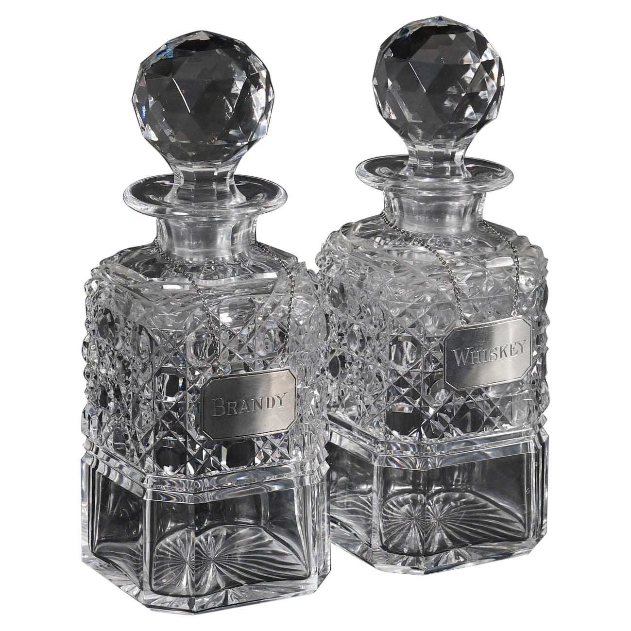 Ancienne paire victorienne de carafes à décanter en cristal taillé en forme d'ongle Circa 1880 19ème siècle en vente