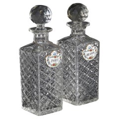 Antica coppia vittoriana di decanter in cristallo tagliato a coda di rondine Circa 1880 XIX secolo