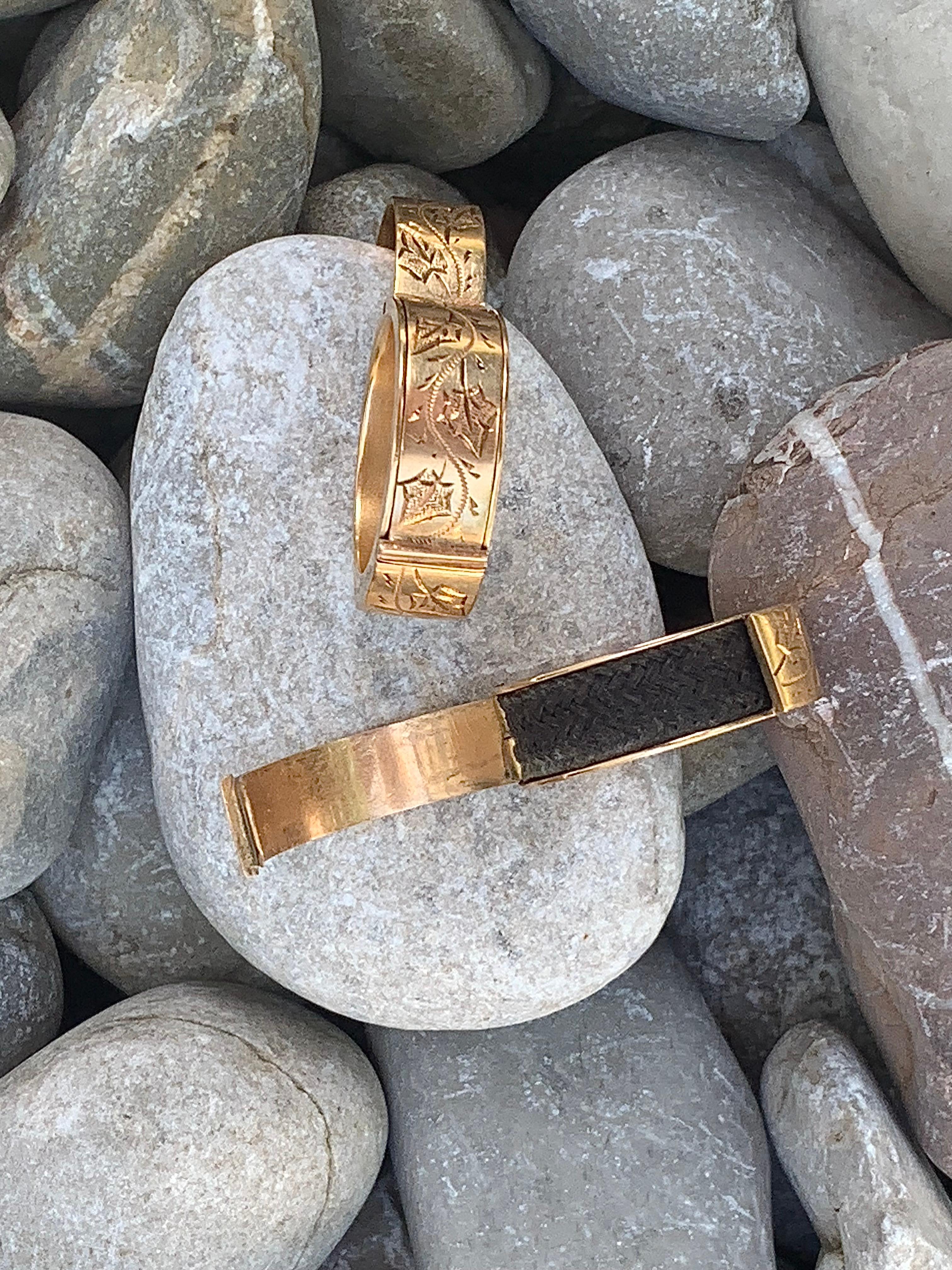 Antikes viktorianisches Paar passender Freundlichkeitsringe aus 15 K Gold mit Efeugravur 5