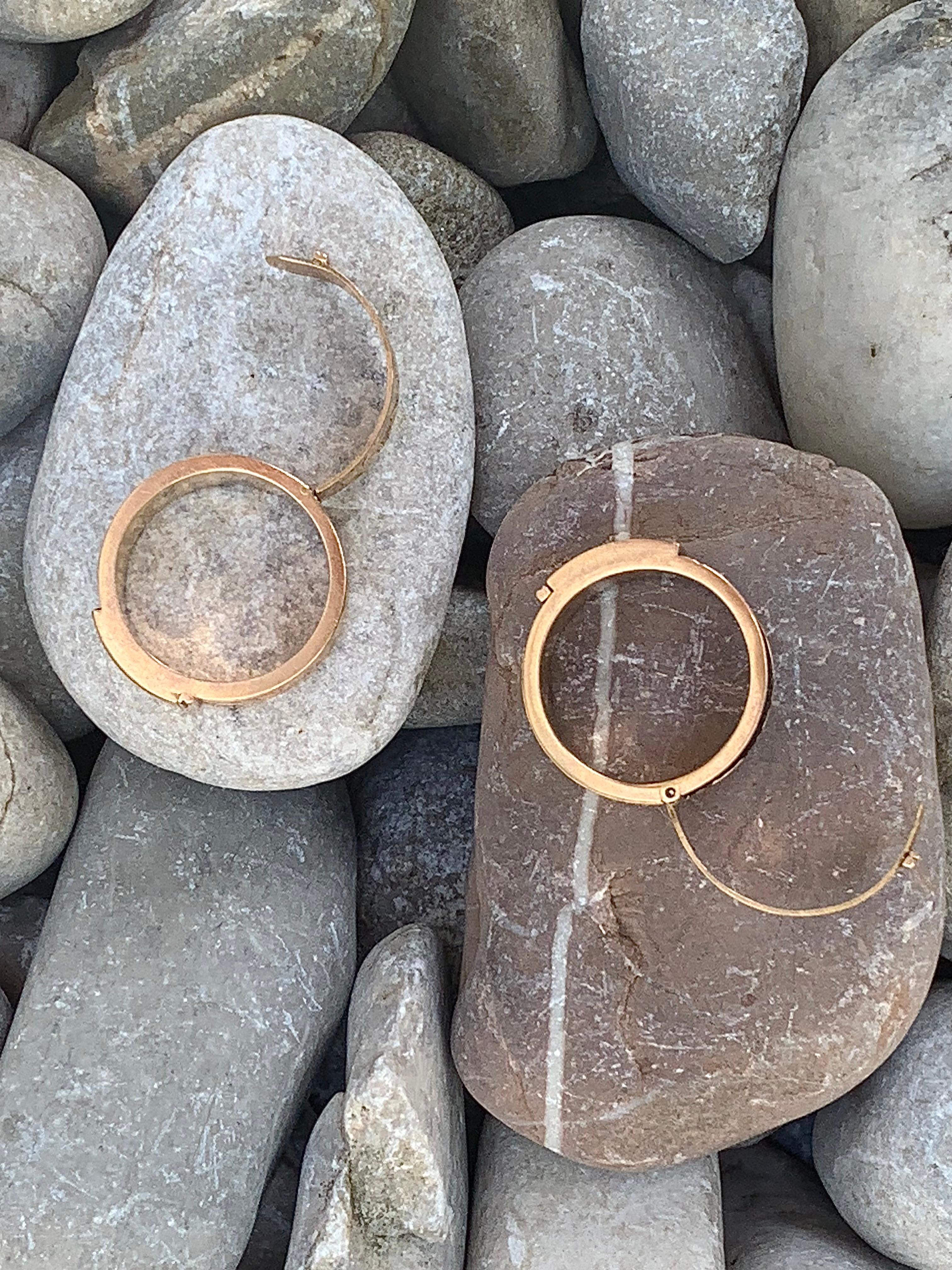 Antikes viktorianisches Paar passender Freundlichkeitsringe aus 15 K Gold mit Efeugravur Damen