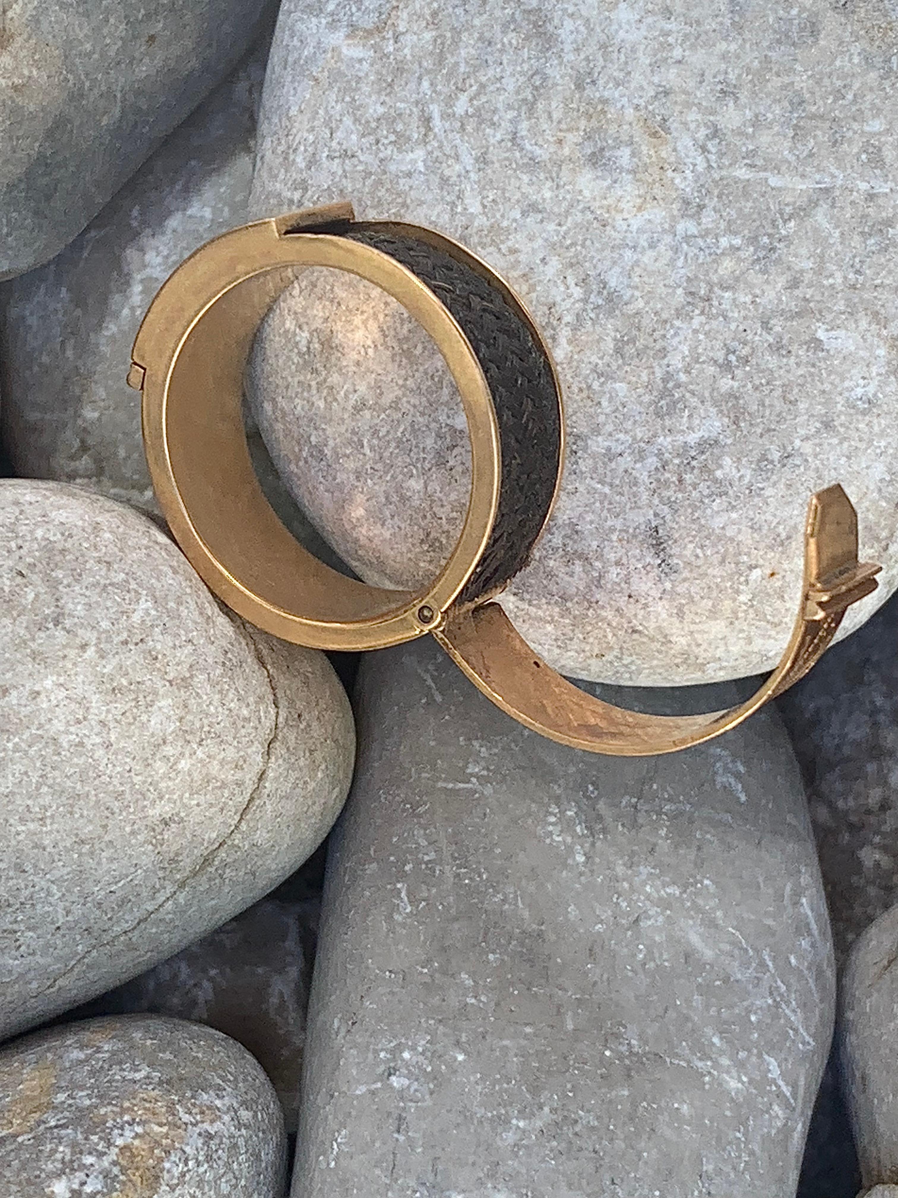 Antikes viktorianisches Paar passender Freundlichkeitsringe aus 15 K Gold mit Efeugravur 2