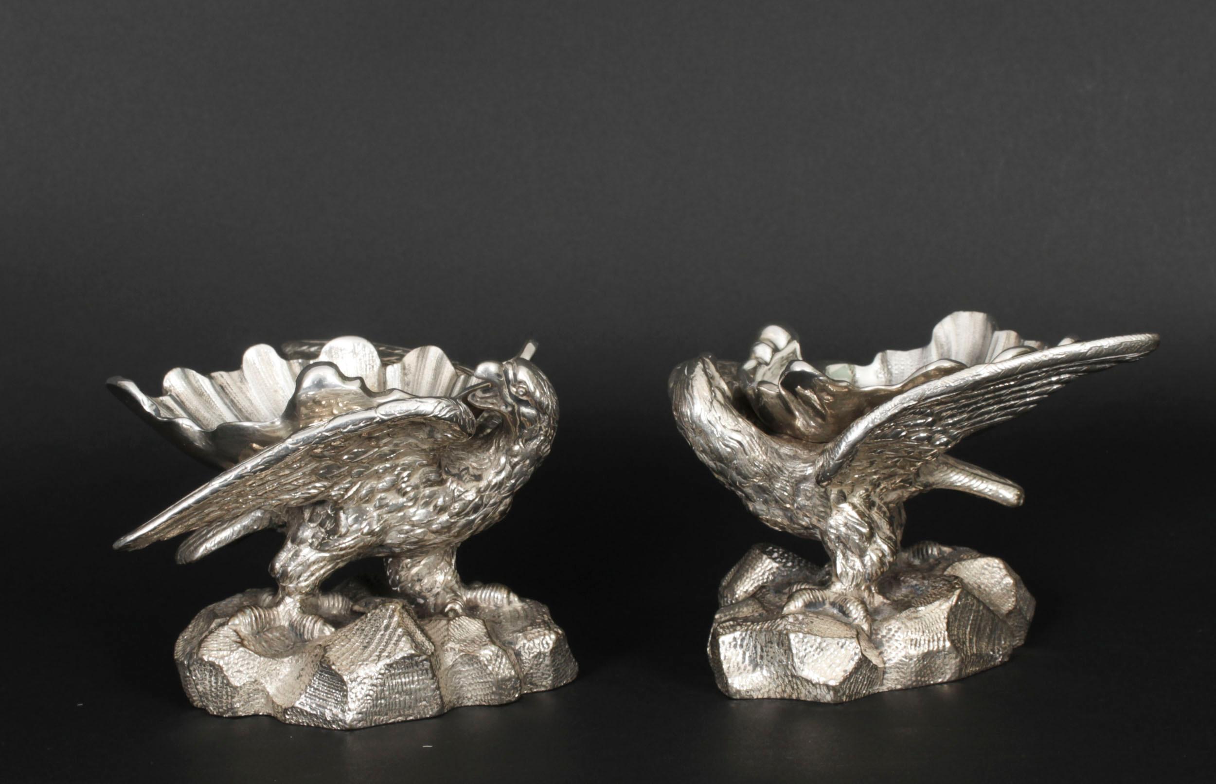 Ancienne paire de salières d'aigle en métal argenté de l'époque victorienne, 19e siècle en vente 7