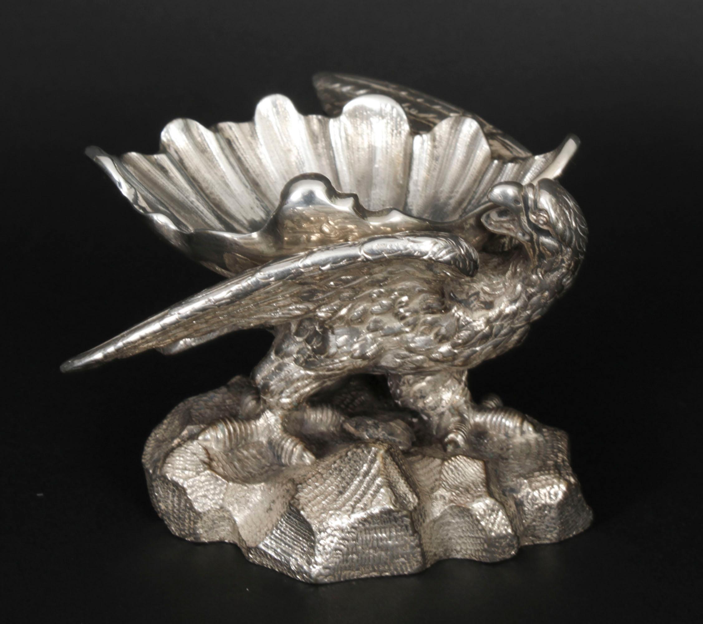 Victorien tardif Ancienne paire de salières d'aigle en métal argenté de l'époque victorienne, 19e siècle en vente