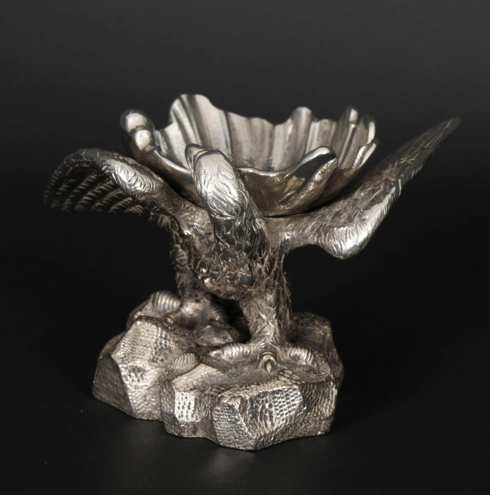 Fin du XIXe siècle Ancienne paire de salières d'aigle en métal argenté de l'époque victorienne, 19e siècle en vente