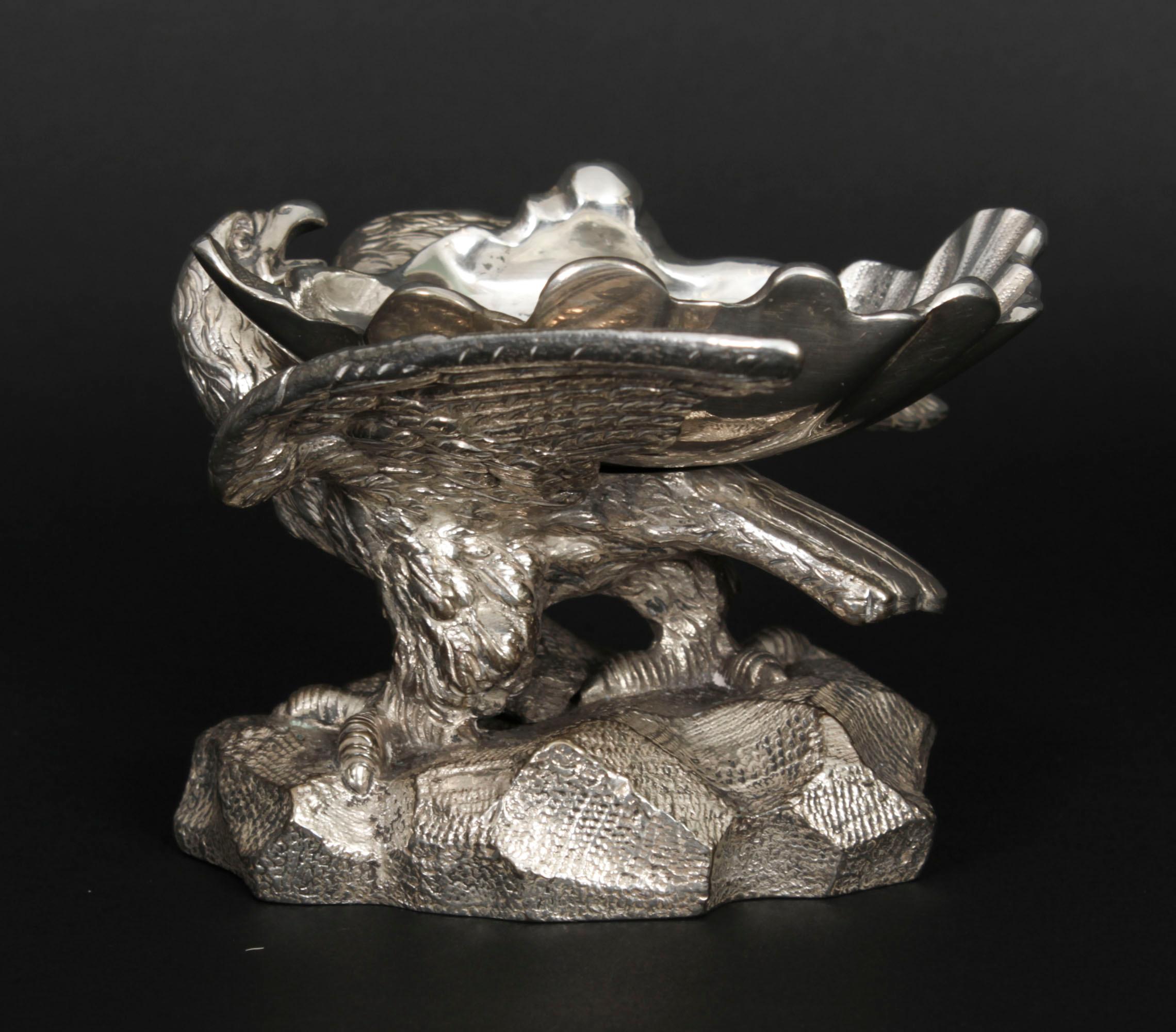 Plaqué argent Ancienne paire de salières d'aigle en métal argenté de l'époque victorienne, 19e siècle en vente