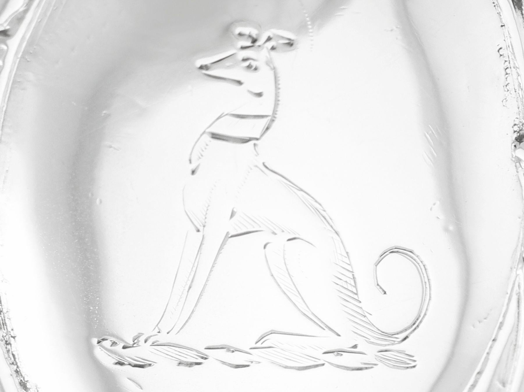 Paire de sauceboats victoriens en argent sterling en vente 4