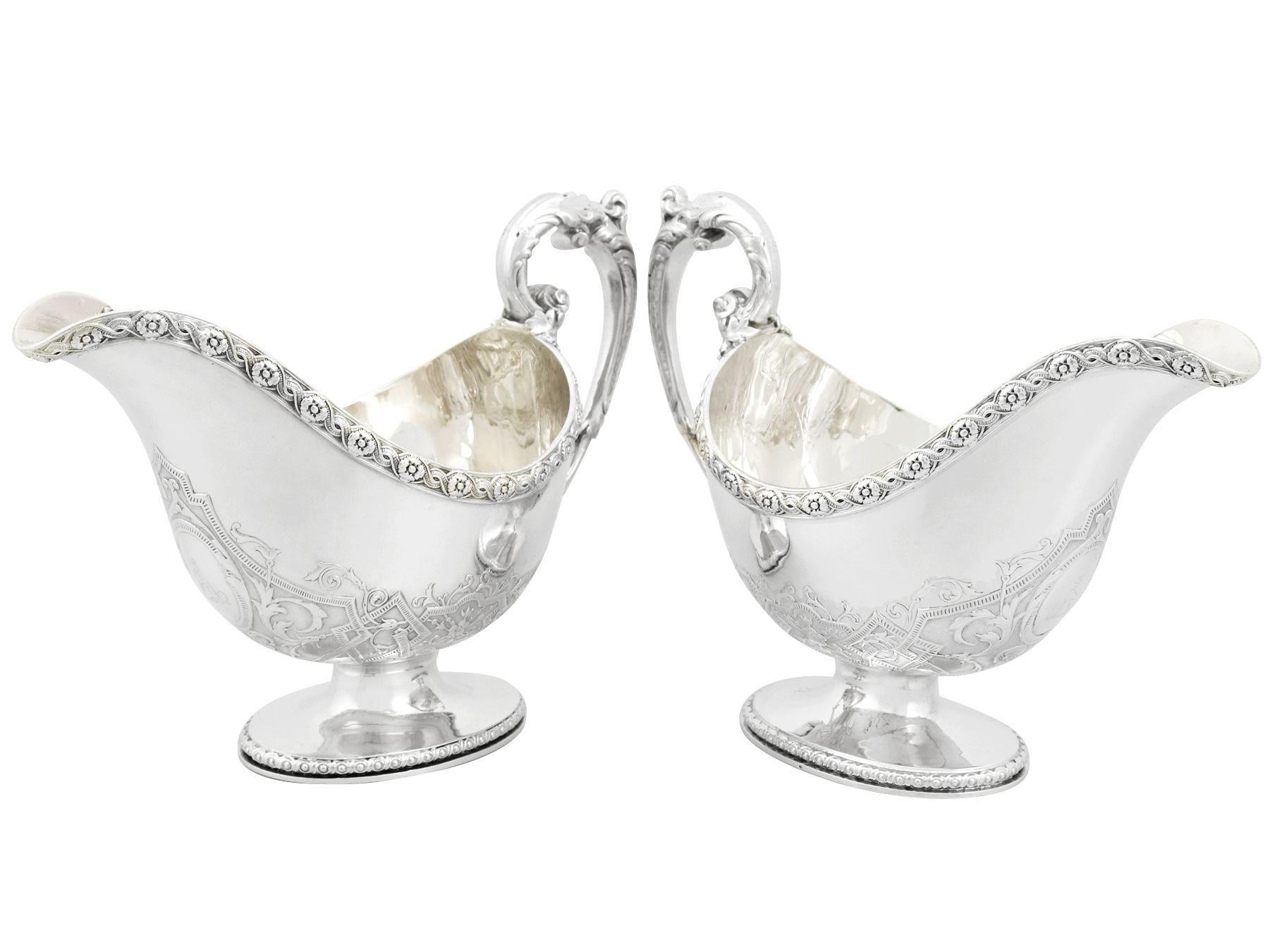 English Antique Victorian Pair of Sterling Silver Sauceboats For Sale