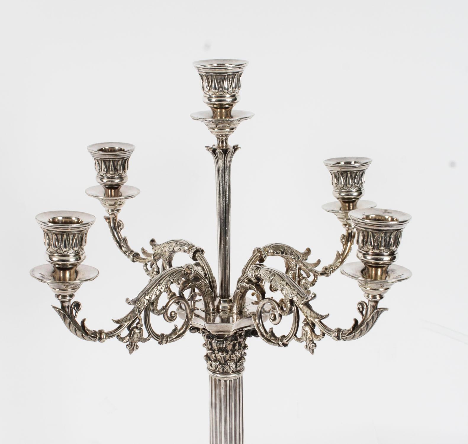 Antica coppia vittoriana di candelabri a tre luci di Elkington 1886 del XIX secolo in vendita 4