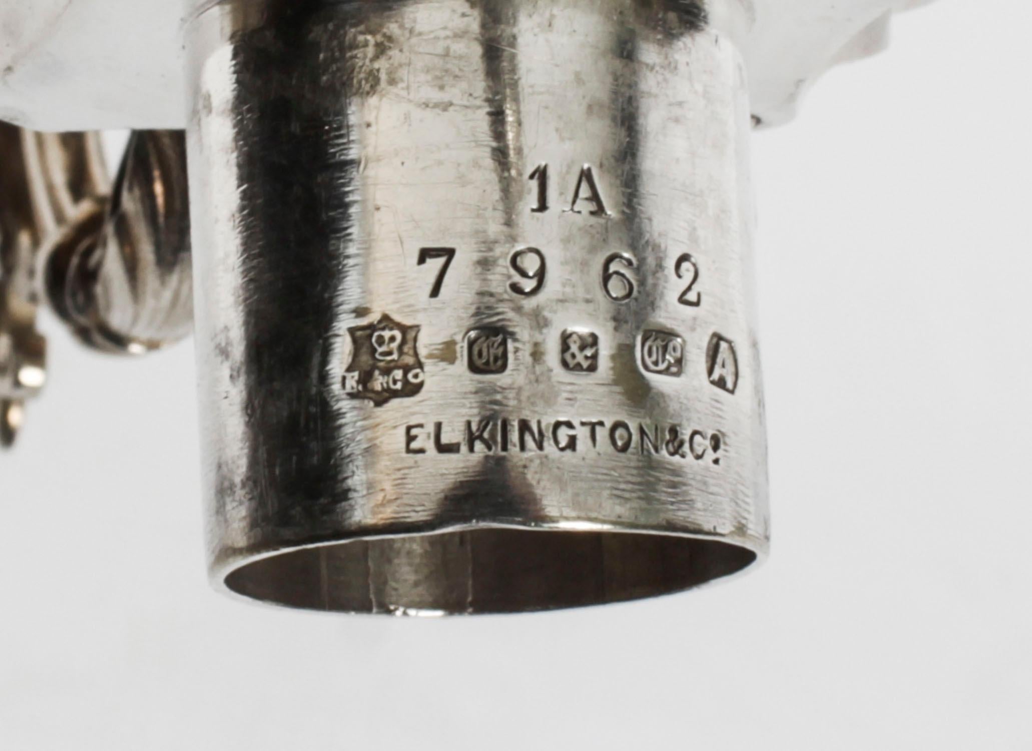 Antica coppia vittoriana di candelabri a tre luci di Elkington 1886 del XIX secolo in vendita 10