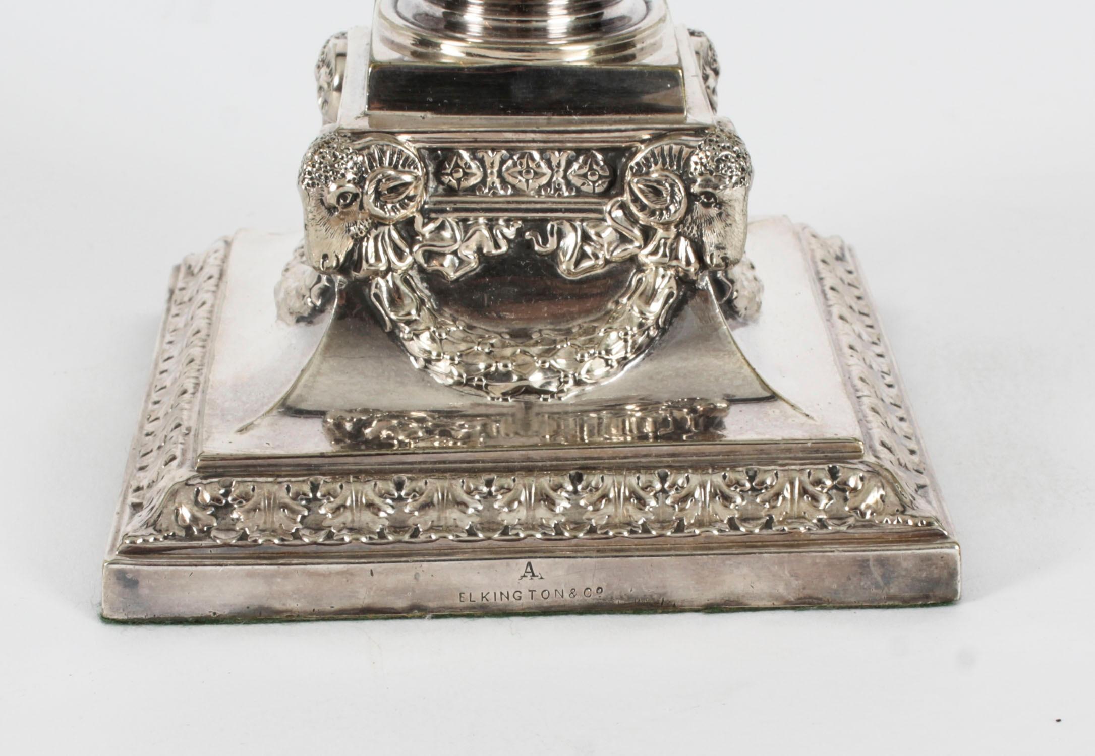 Antica coppia vittoriana di candelabri a tre luci di Elkington 1886 del XIX secolo In condizioni buone in vendita a London, GB
