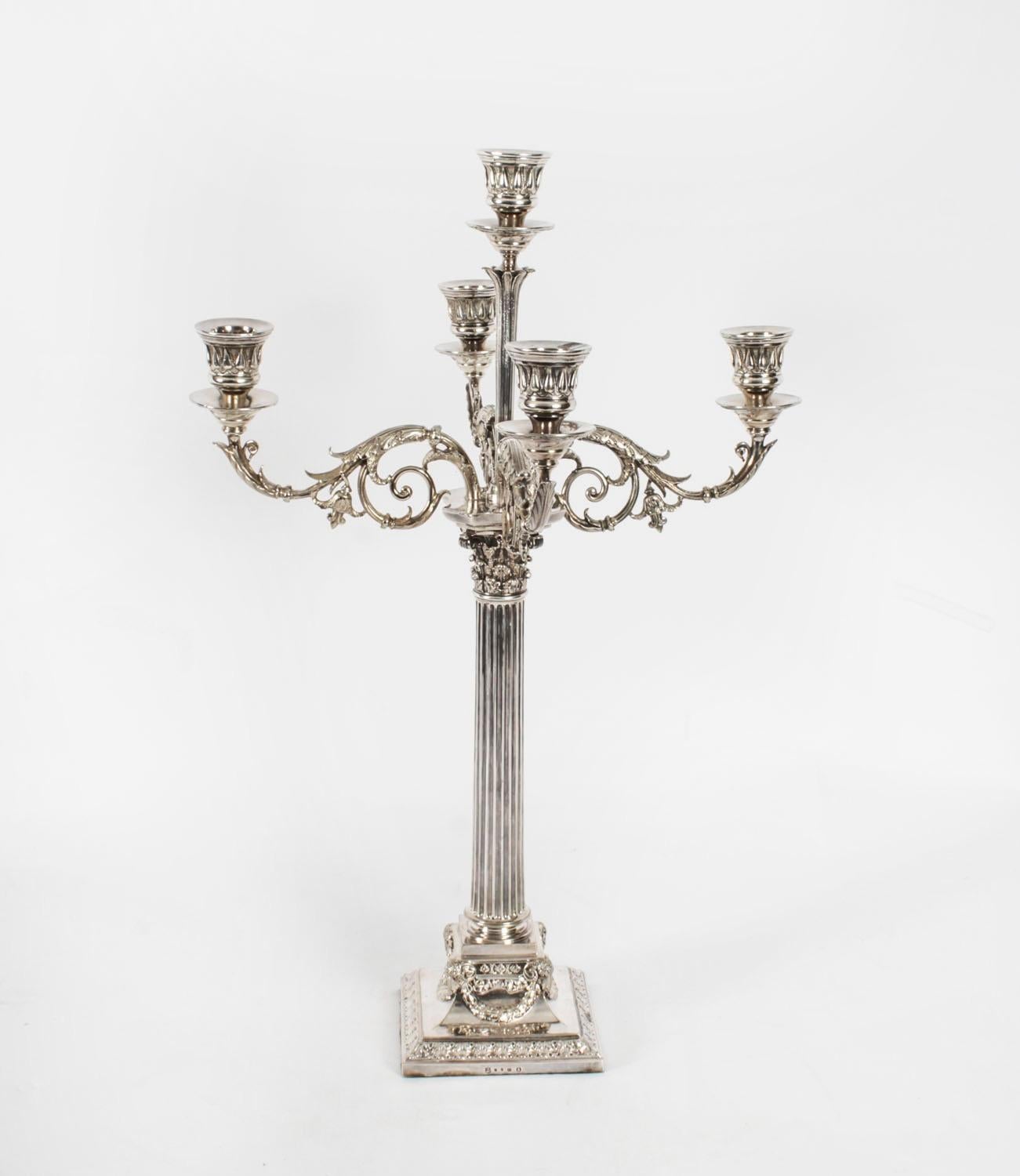 Argento Antica coppia vittoriana di candelabri a tre luci di Elkington 1886 del XIX secolo in vendita
