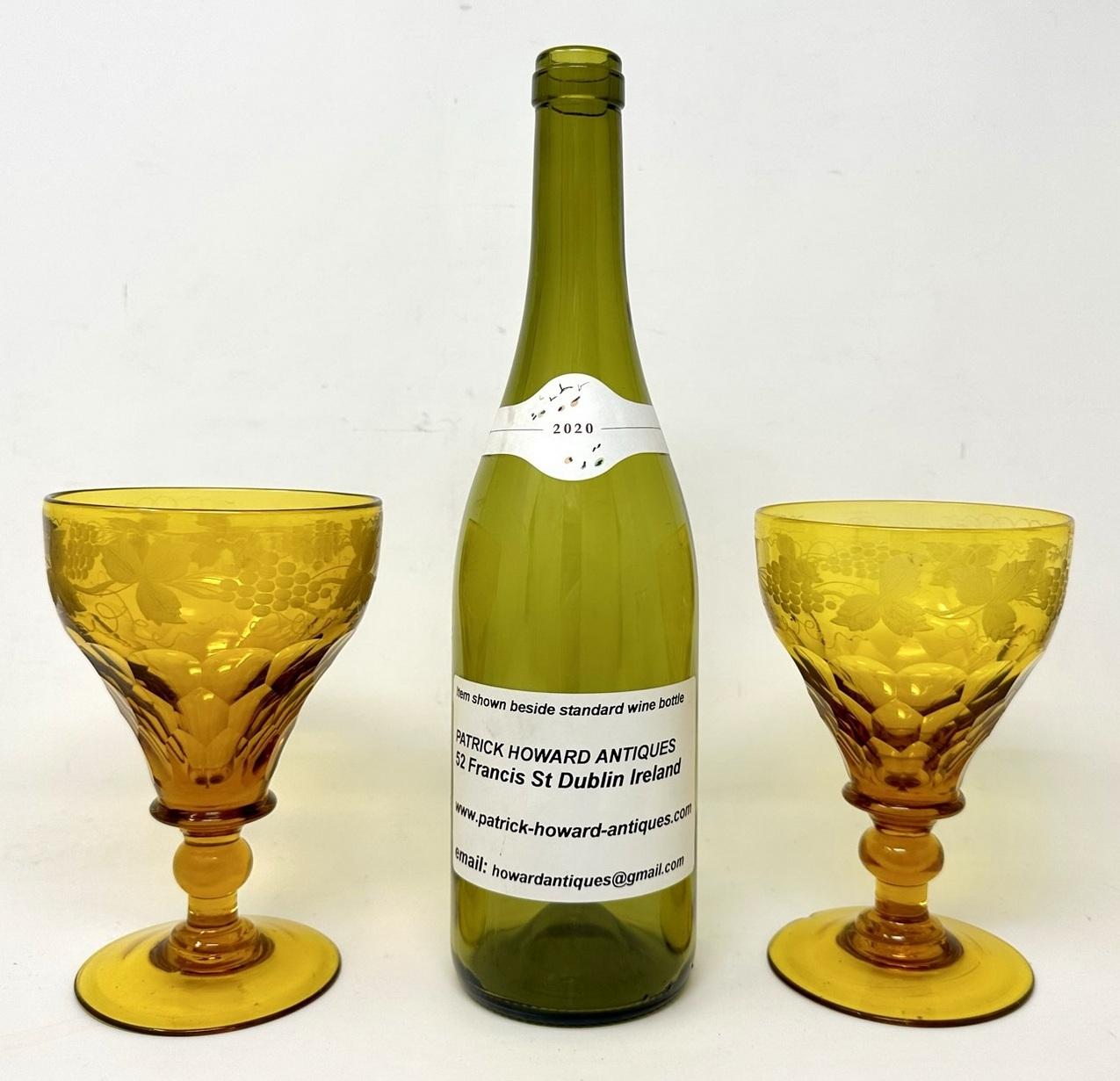 Paire de verres à vin ou à eau victoriens anciens en cristal de Bohème taillé à la main en vente 1