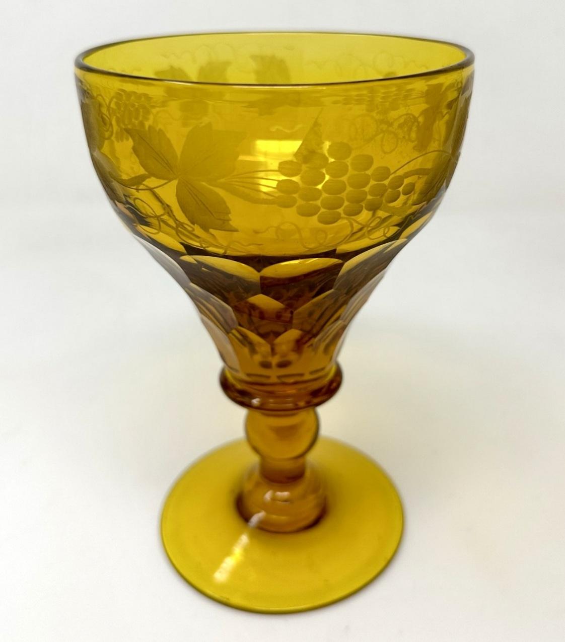 Victorien Paire de verres à vin ou à eau victoriens anciens en cristal de Bohème taillé à la main en vente