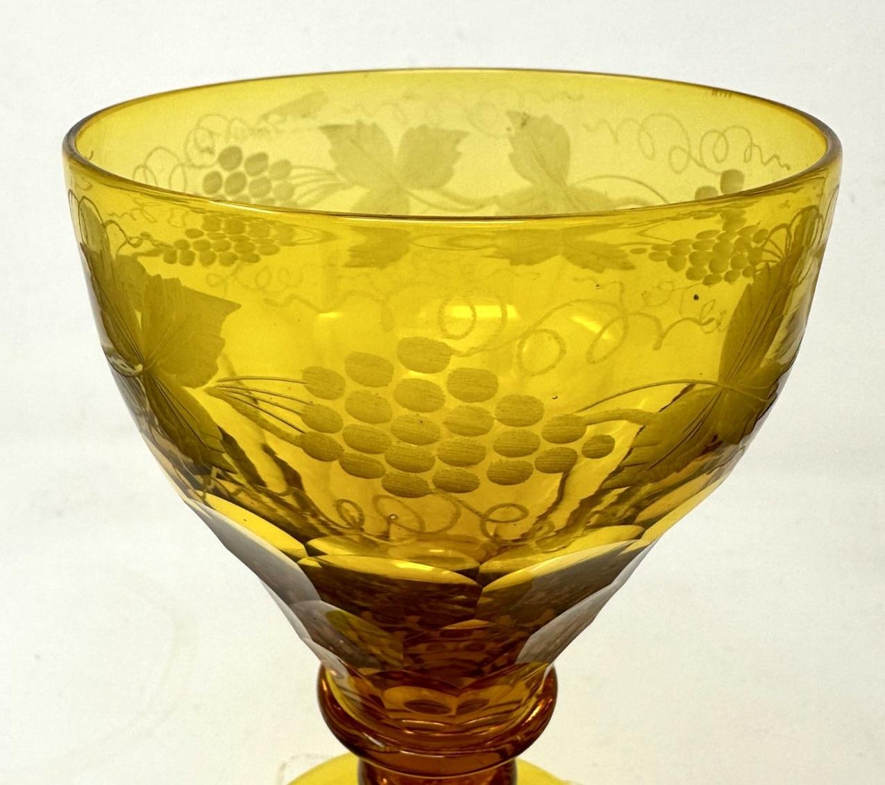 Paire de verres à vin ou à eau victoriens anciens en cristal de Bohème taillé à la main Bon état - En vente à Dublin, Ireland