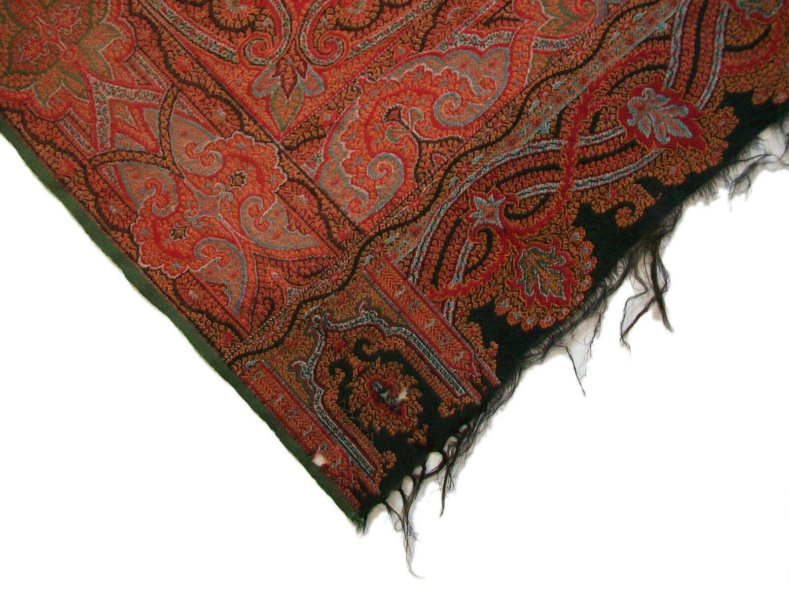 Antique Victorian Paisley Shawl, Fine Weave, Circa 1850's In Good Condition For Sale In Chatham, ON