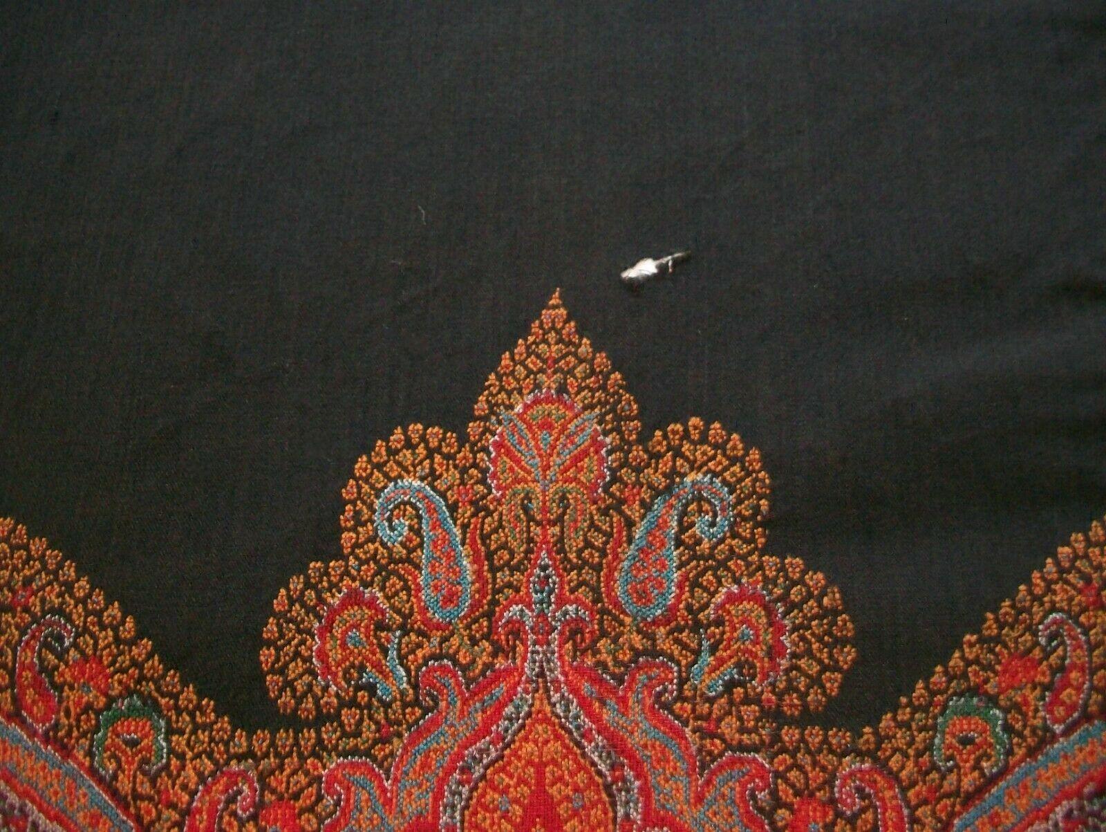 Tissé à la main Châle victorien ancien à motif cachemire, tissage fin, vers les années 1850 en vente