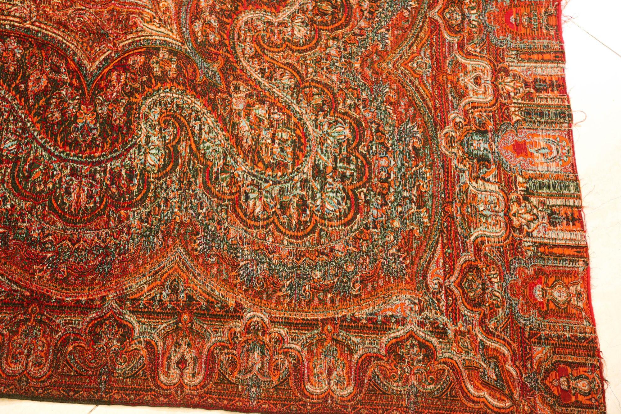 Antique Victorian Paisley Throw Textile Cashmere Shawl 19th C. For Sale 3
