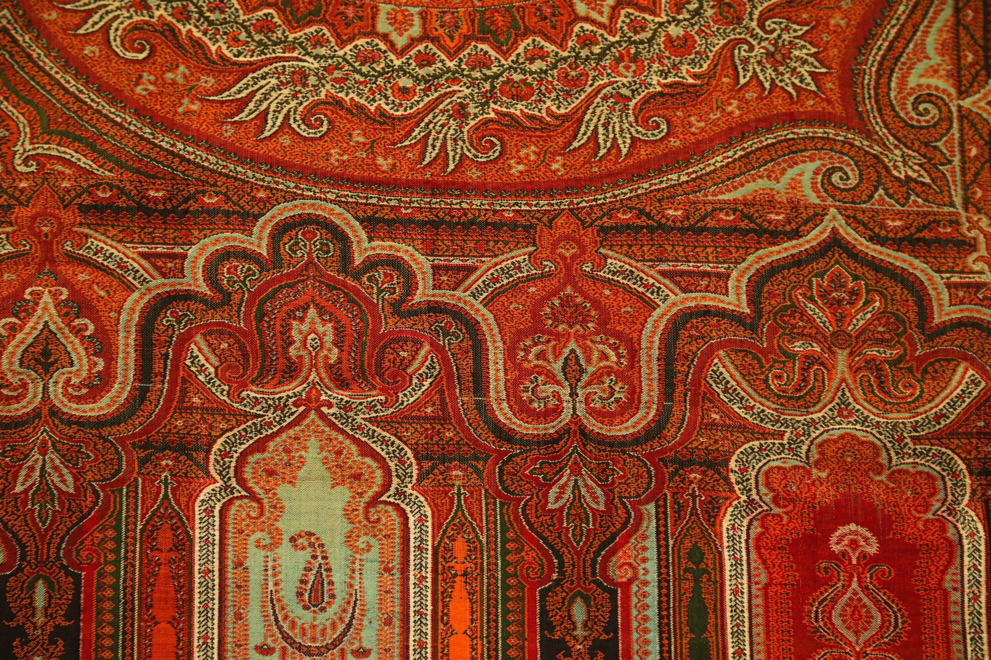 Antique Victorian Paisley Throw Textile Cashmere Shawl 19th C. For Sale 5