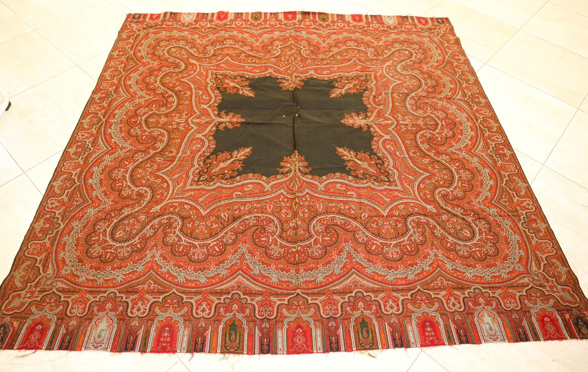 Antique Victorian Paisley Throw Textile Cashmere Shawl 19th C. For Sale 8