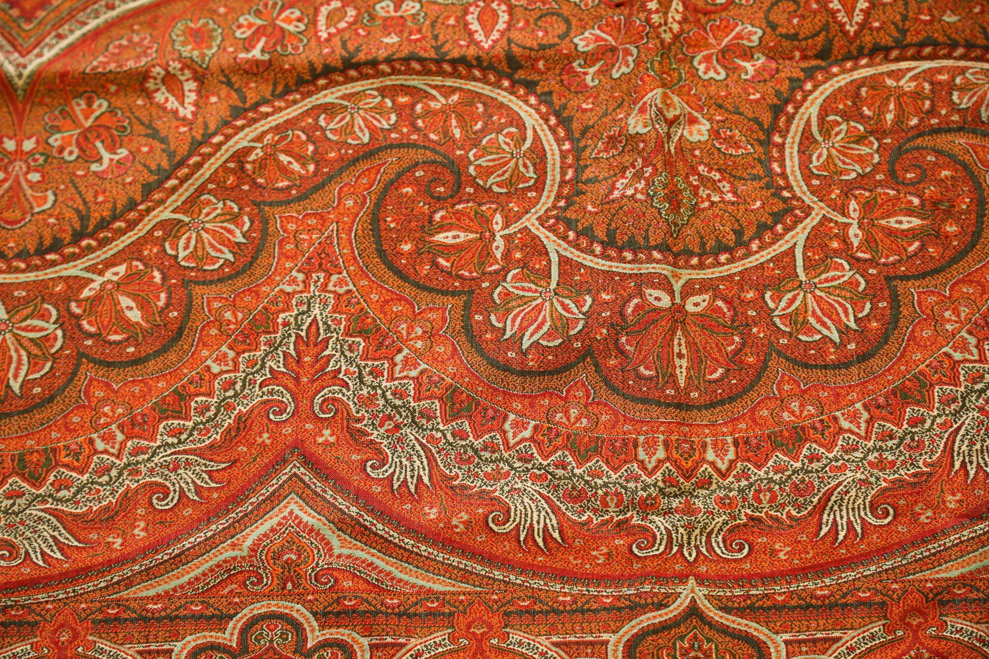 Antique Victorian Paisley Throw Textile Cashmere Shawl 19th C. For Sale 11
