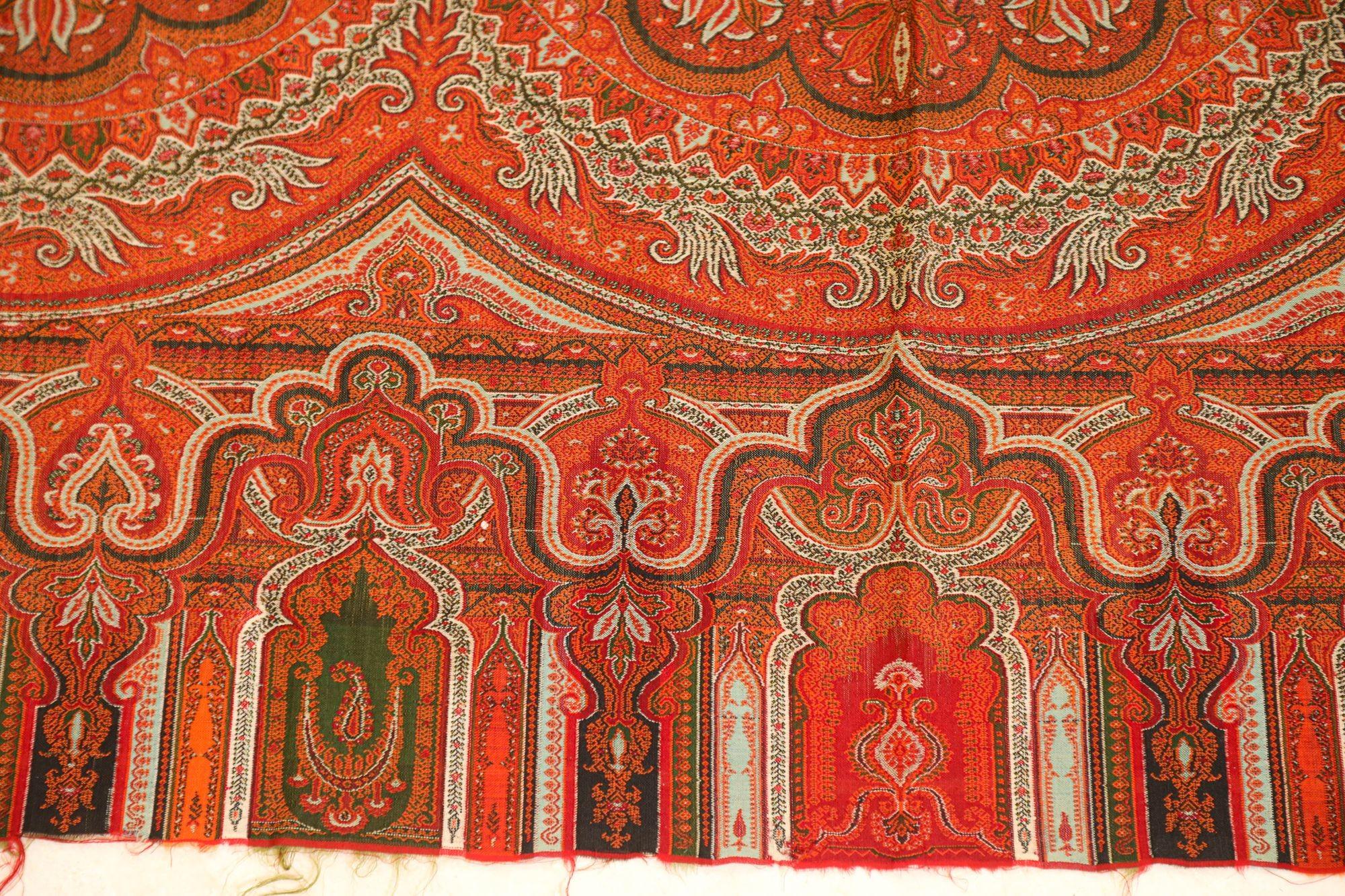 Antique Victorian Paisley Throw Textile Cashmere Shawl 19th C. In Good Condition For Sale In North Hollywood, CA