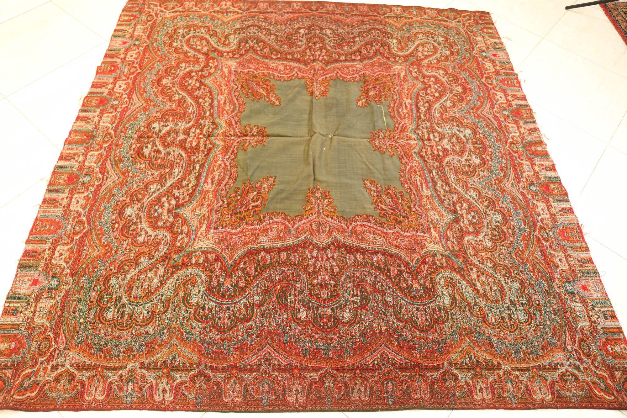 Antique Victorian Paisley Throw Textile Cashmere Shawl 19th C. For Sale 1