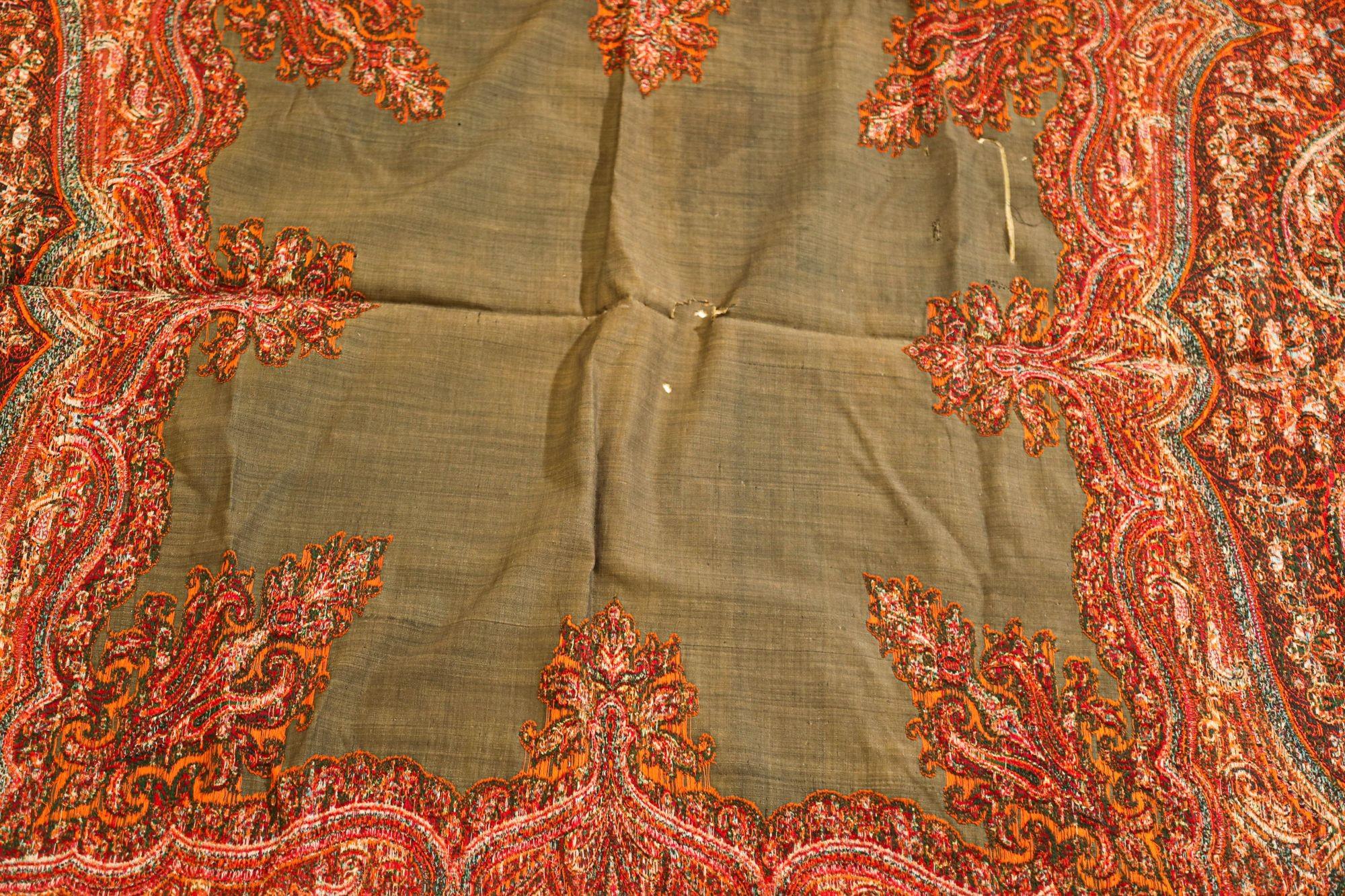 Antique Victorian Paisley Throw Textile Cashmere Shawl 19th C. For Sale 2