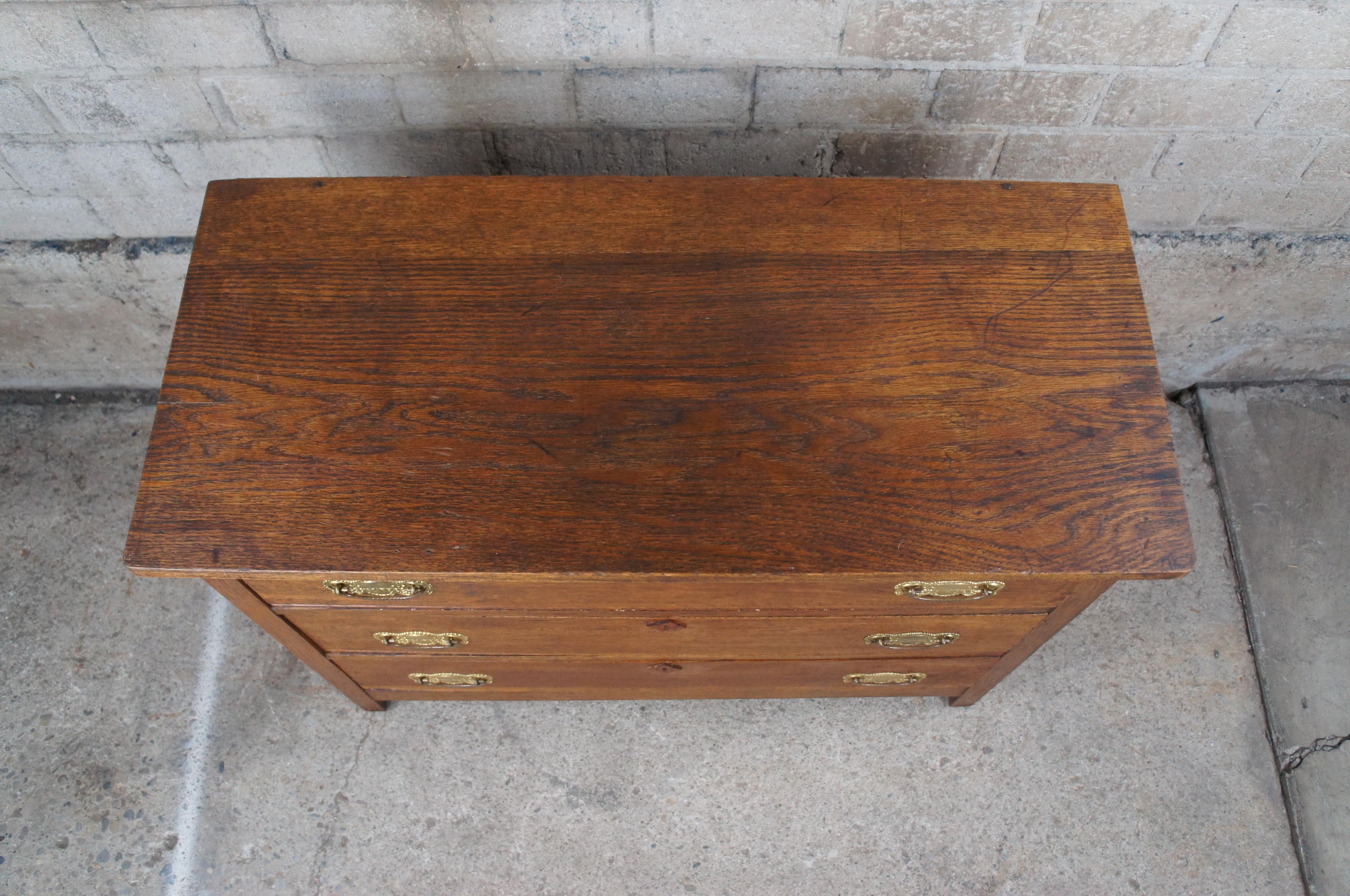 Antique Victorian Paneled Oak 3 Drawer Dresser Chest of Drawers Console In Good Condition In Dayton, OH