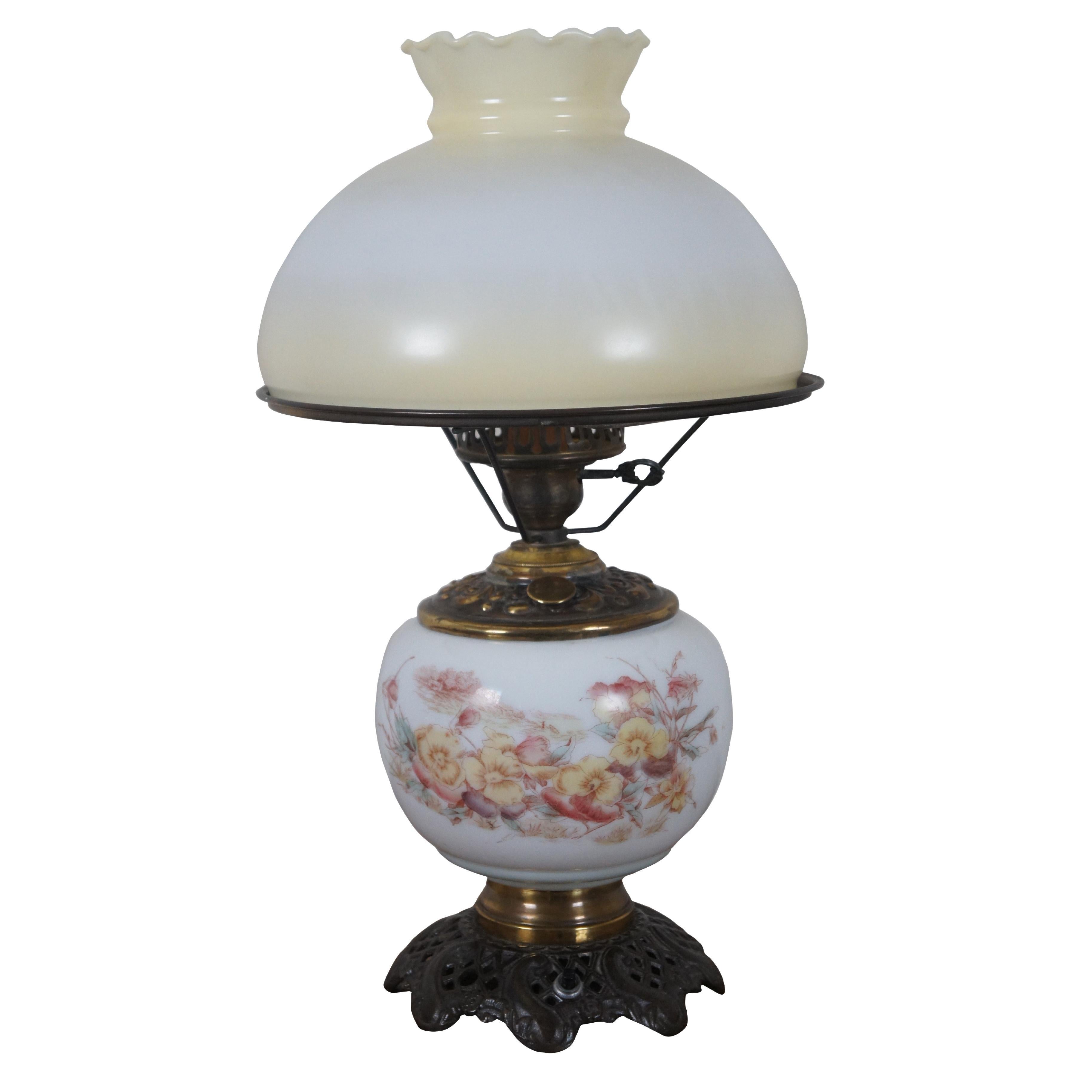 Antique Victorien Parlor Gone with the Wind Converted Oil Lamp Floral 18" (lampe à huile convertie en salon) en vente