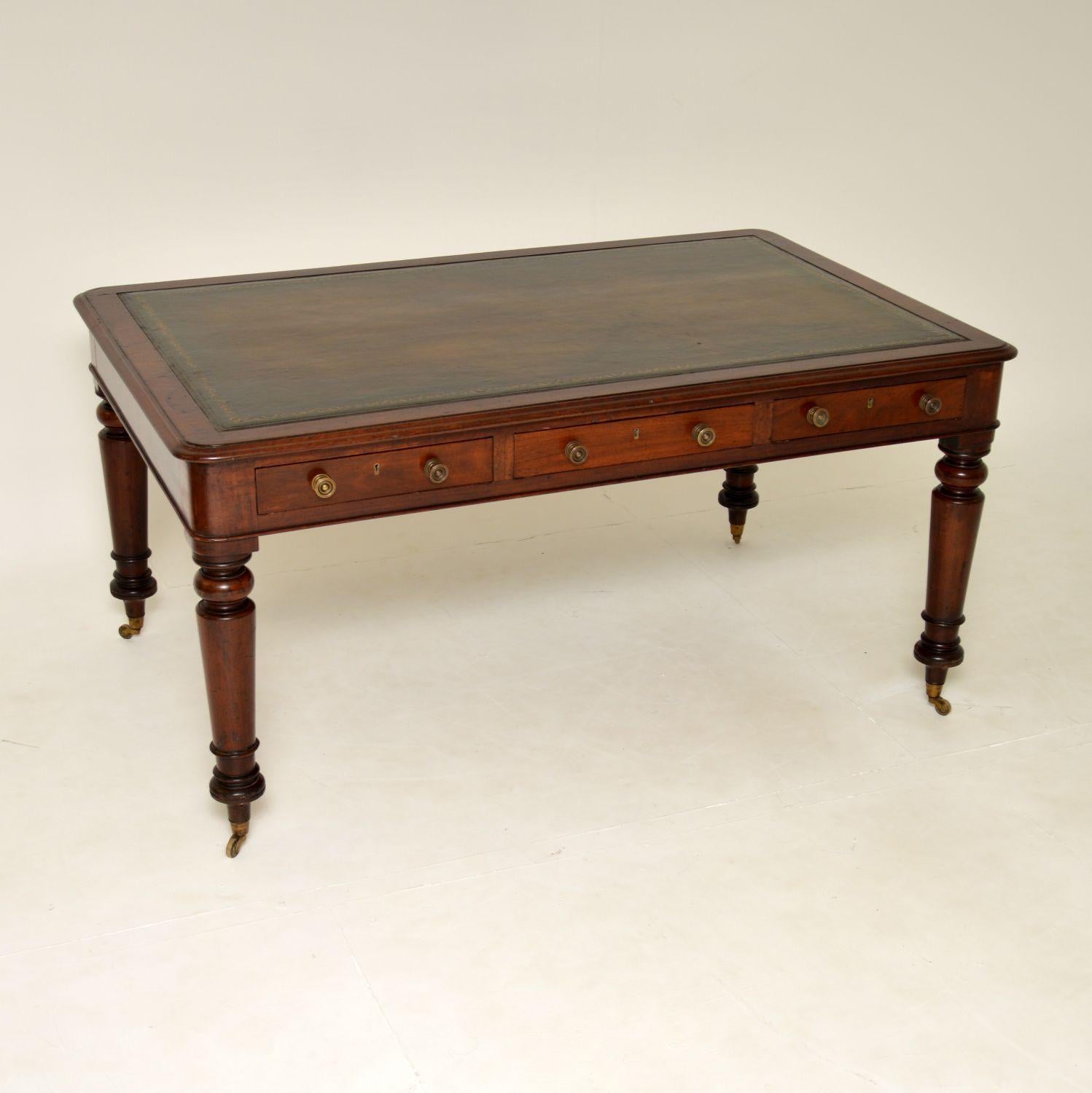 A large and beautiful antique early Victorian period partners writing desk in solid wood. This was made in England, it dates from around 1840-1860.

It is of superb quality and is a great size, this is finished identically back and front, with