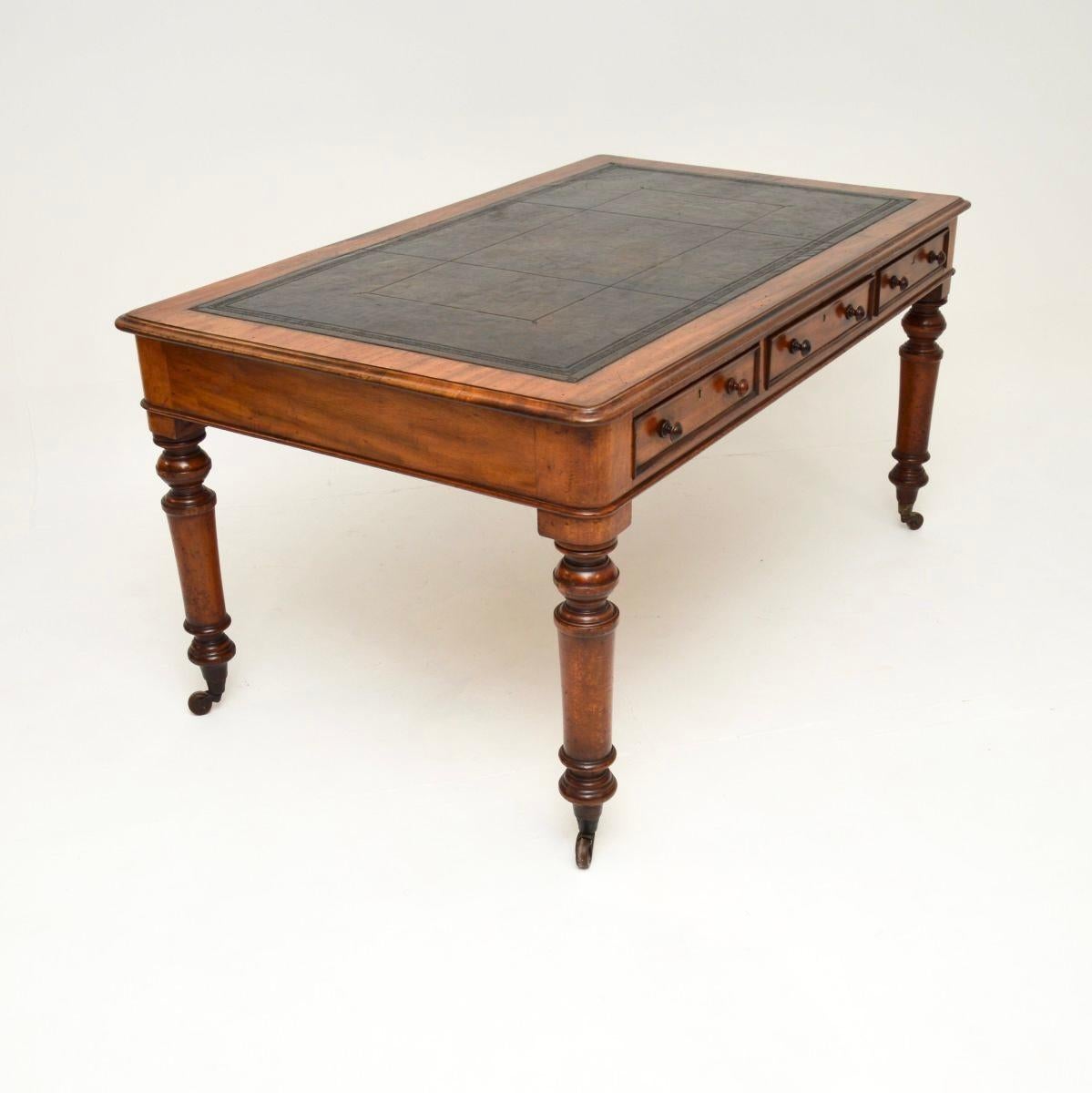 Antique Victorian Partners Desk / Writing Table In Good Condition For Sale In London, GB